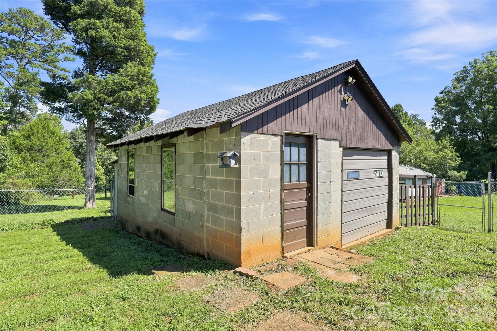 main property photo 27
