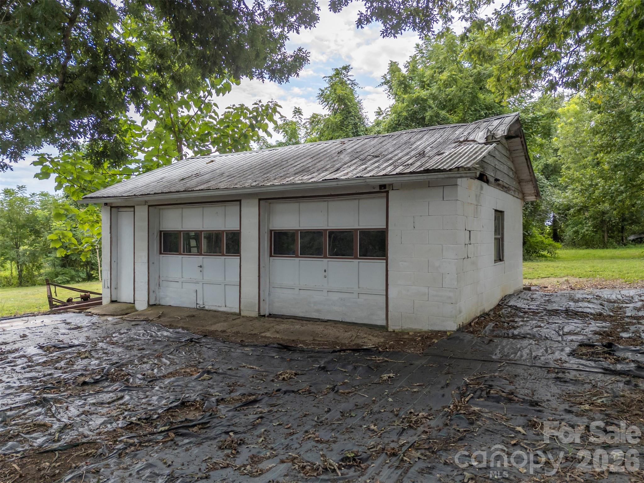 main property photo 28