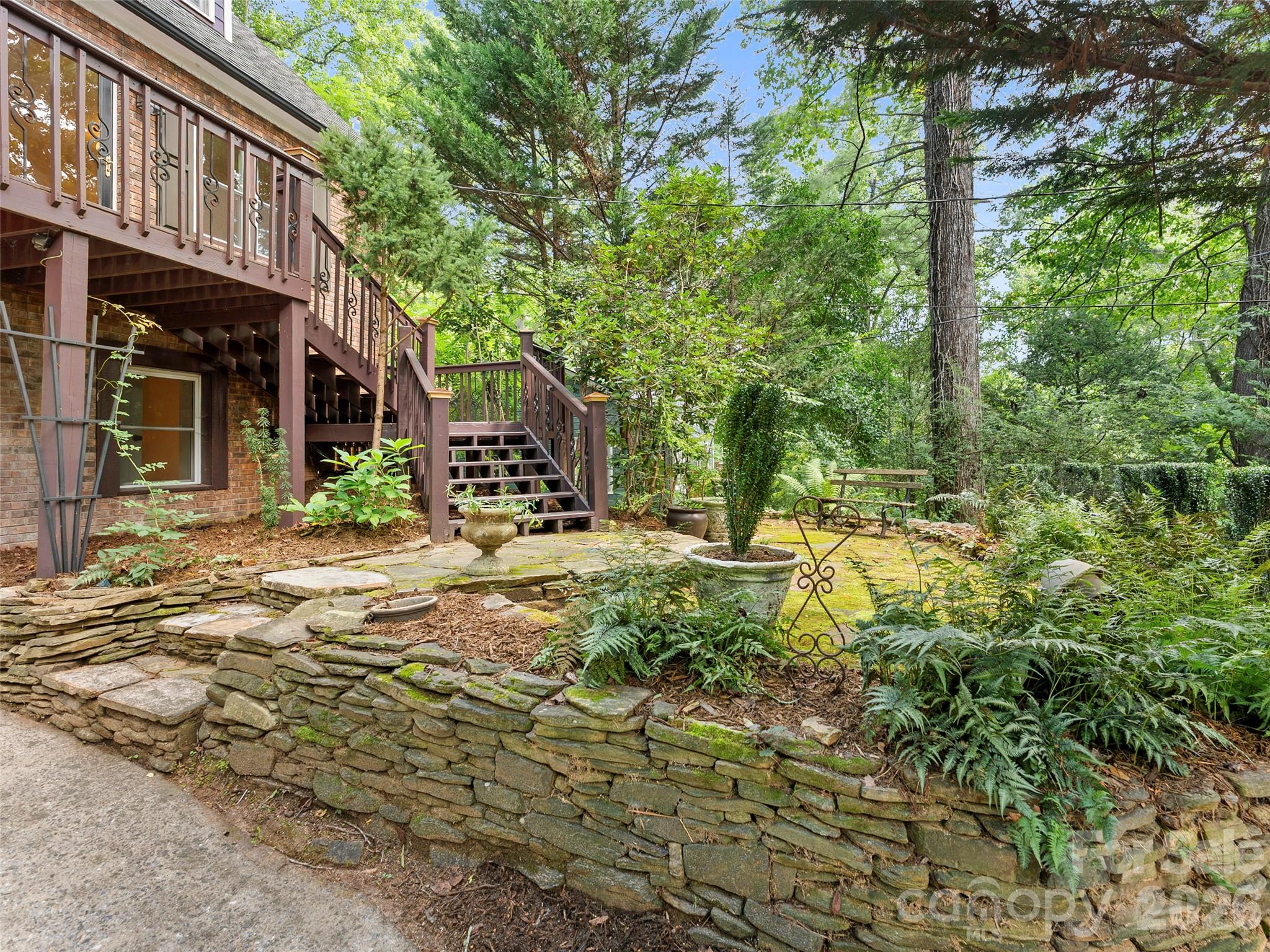 main property photo 40
