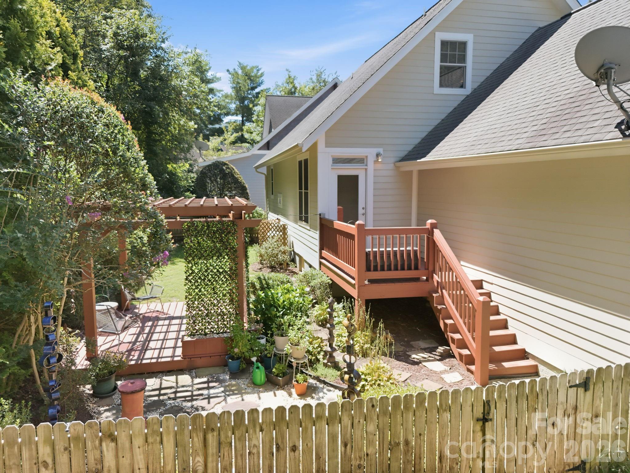main property photo 11