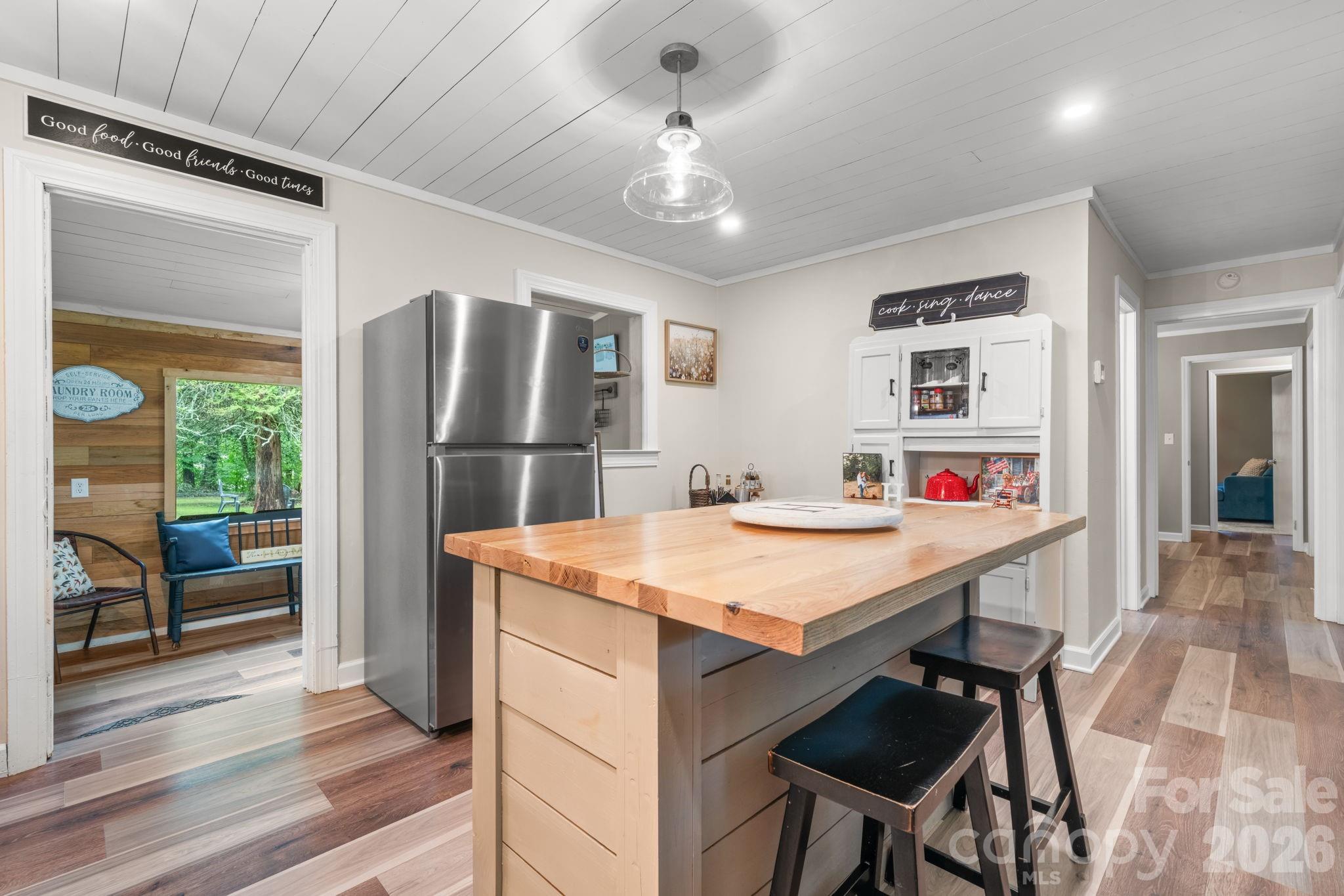 main property photo 9