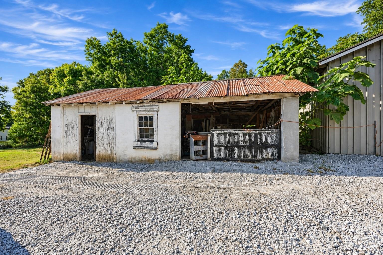 main property photo 32