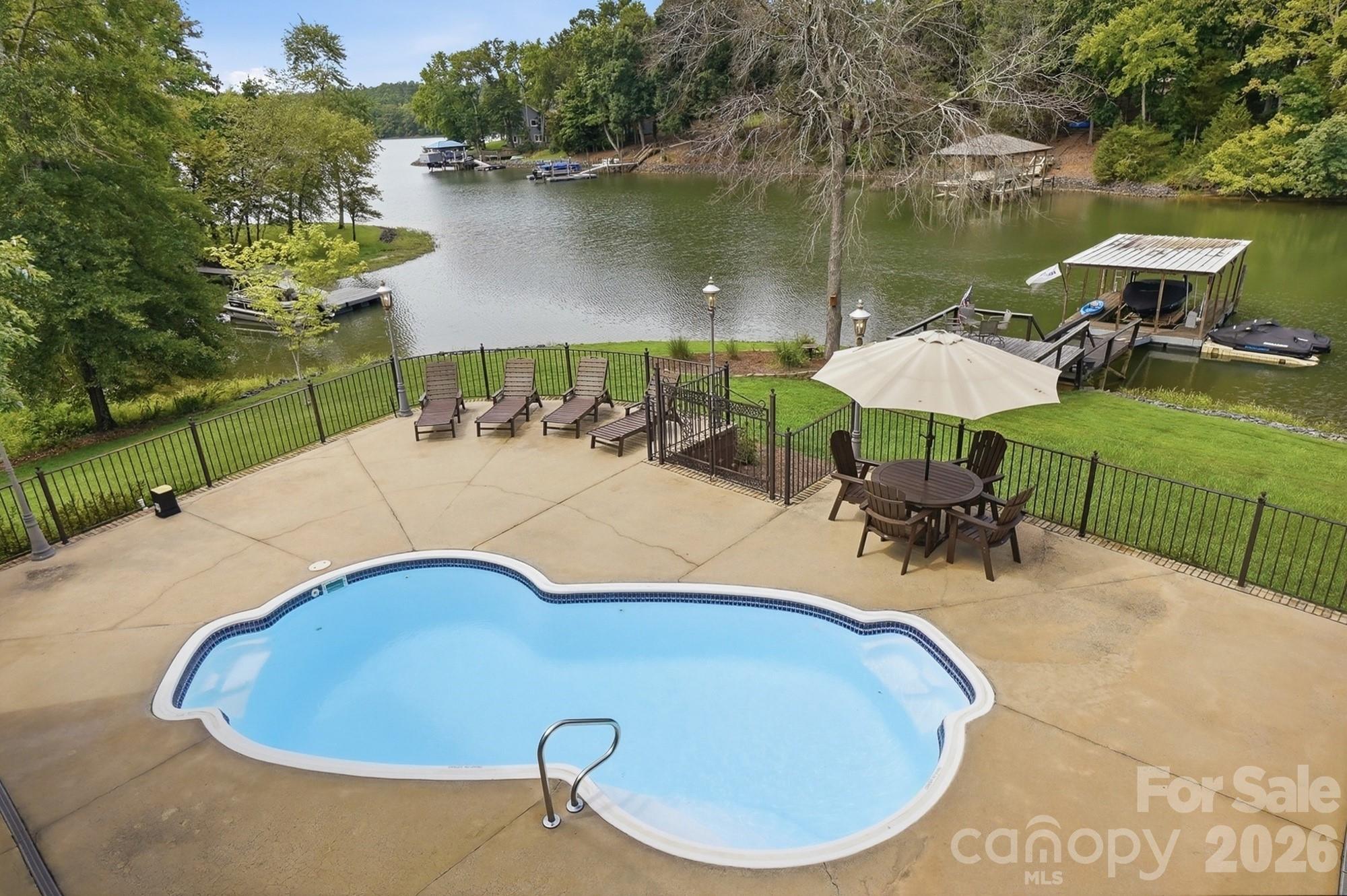 main property photo 40