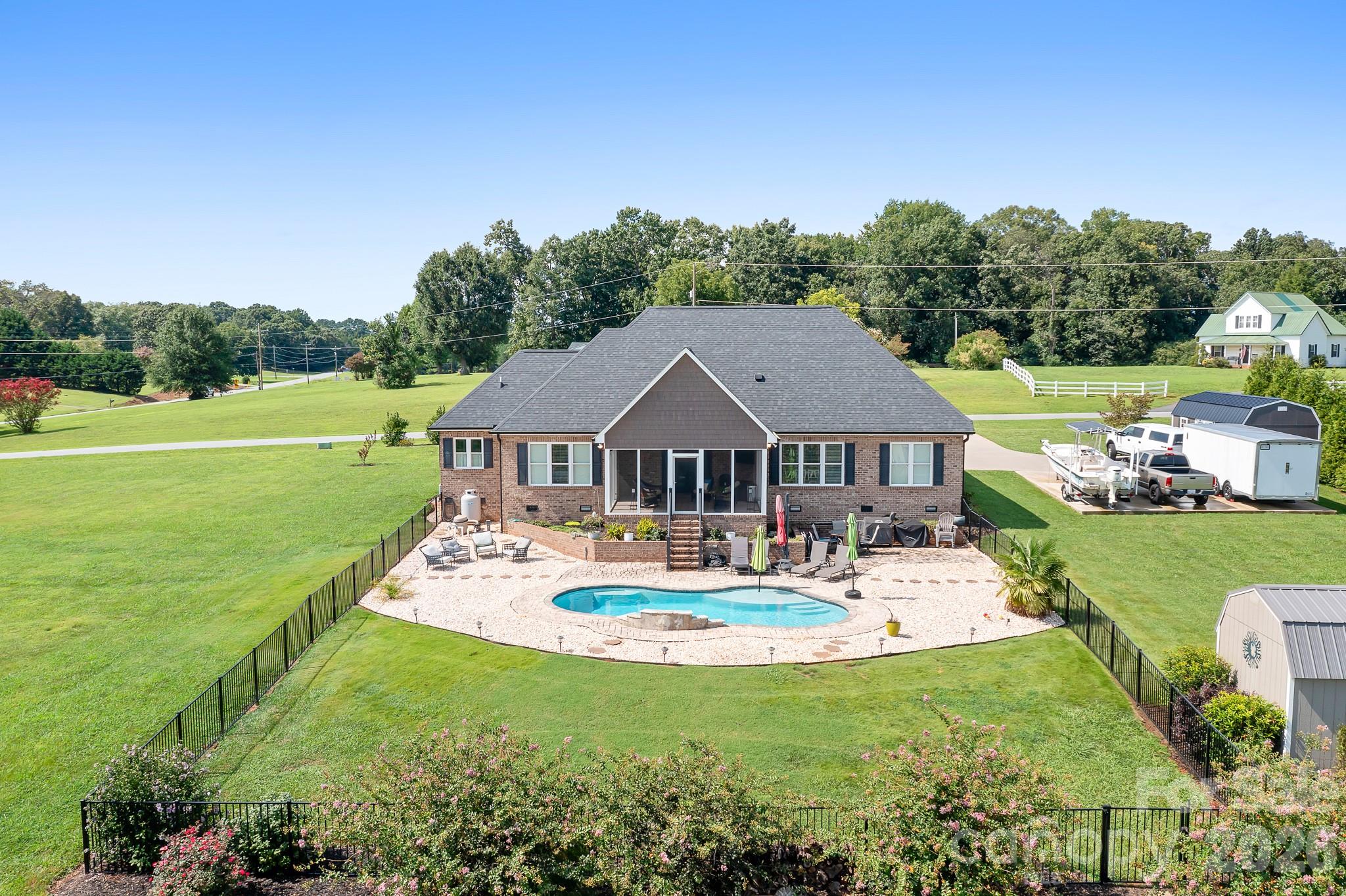 main property photo 22