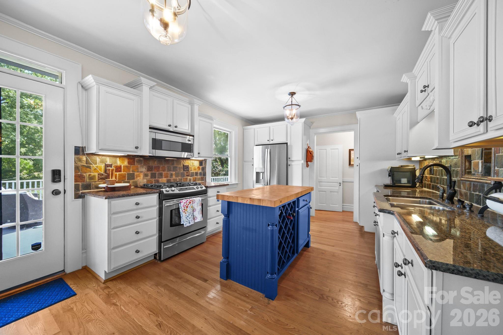 main property photo 9