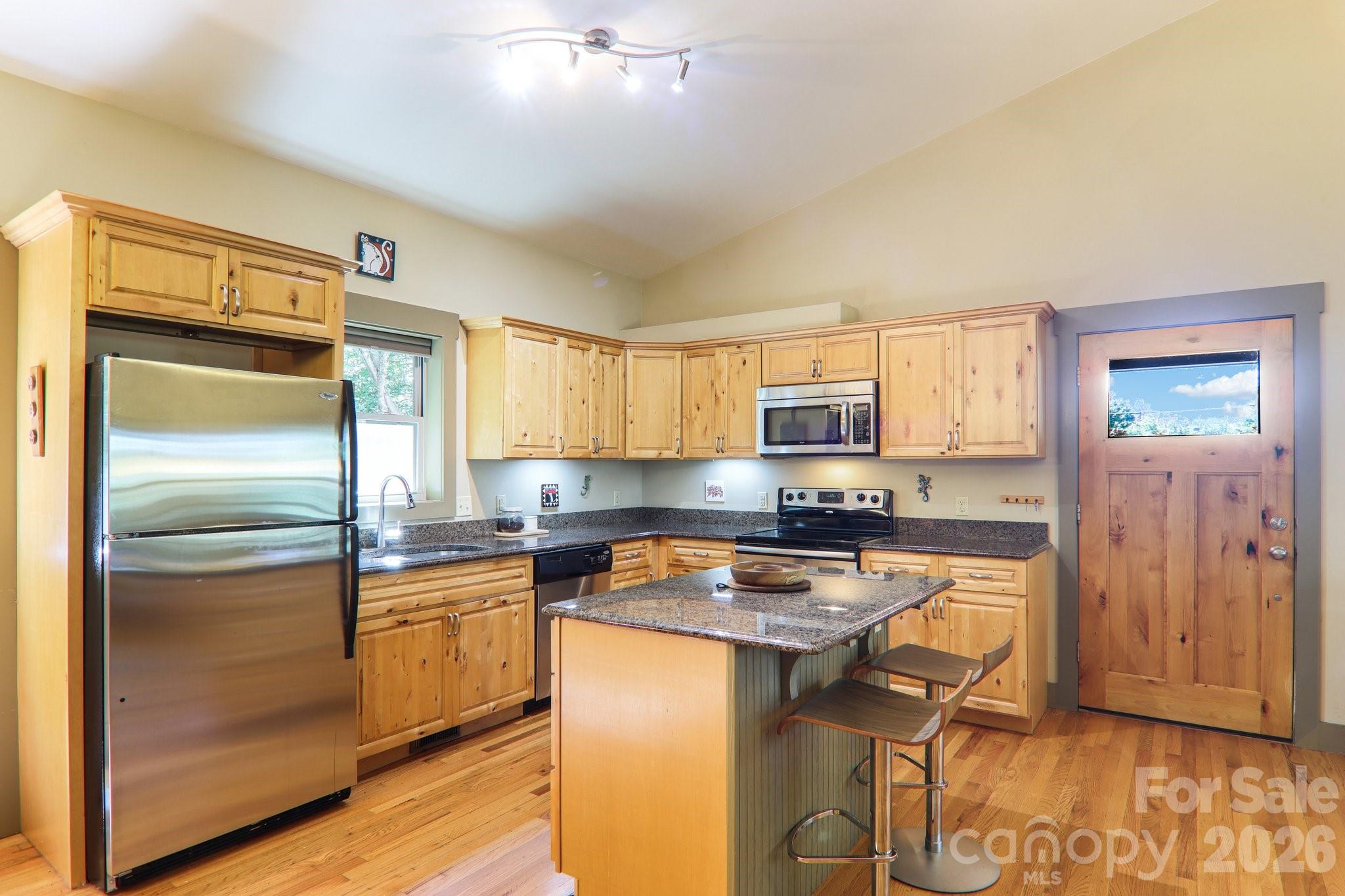 main property photo 11