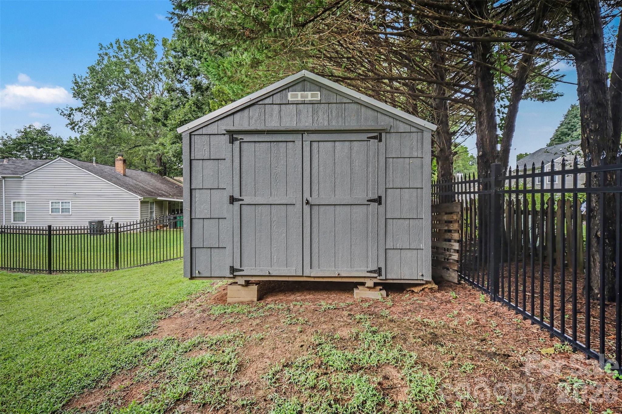 main property photo 40