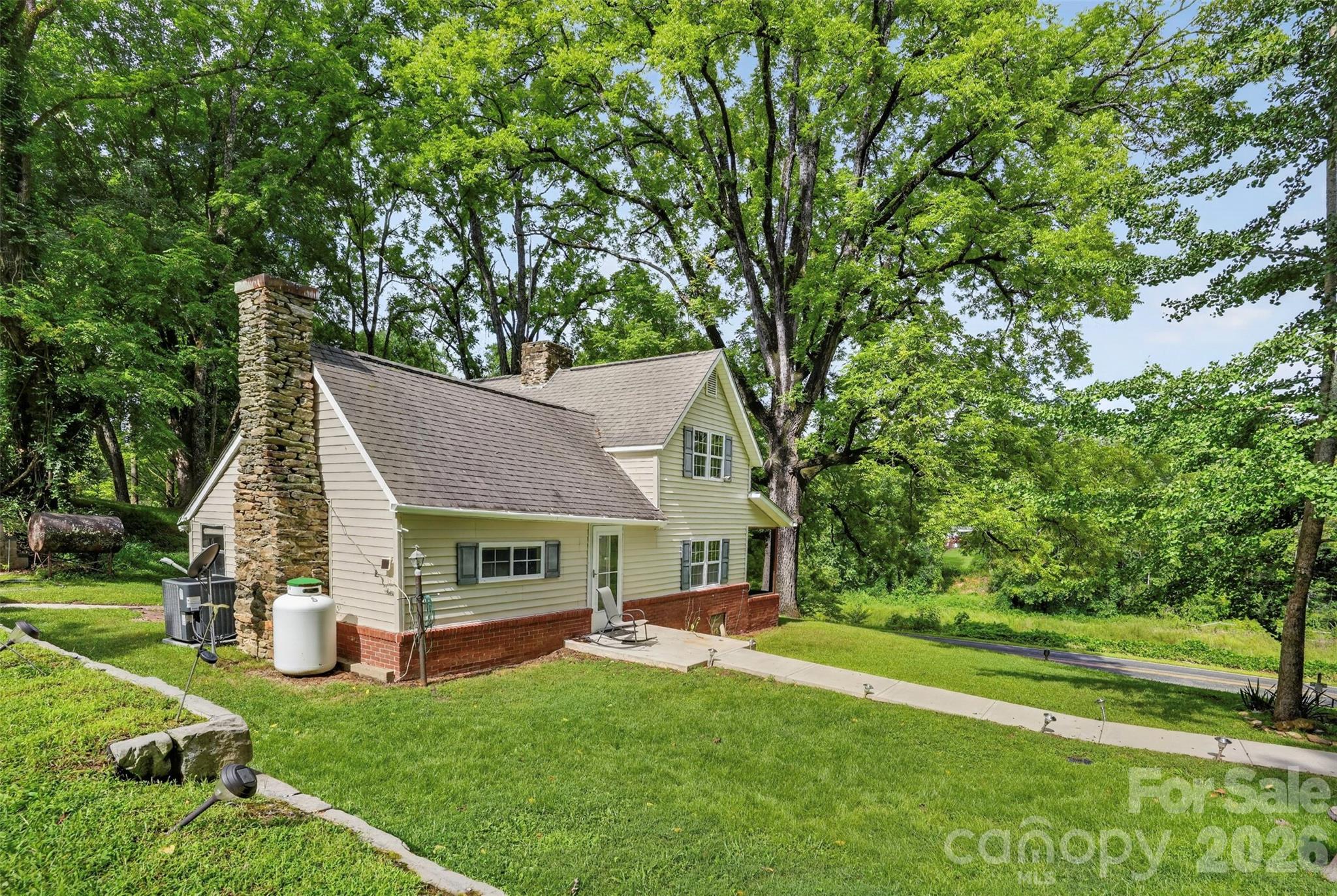 main property photo 4