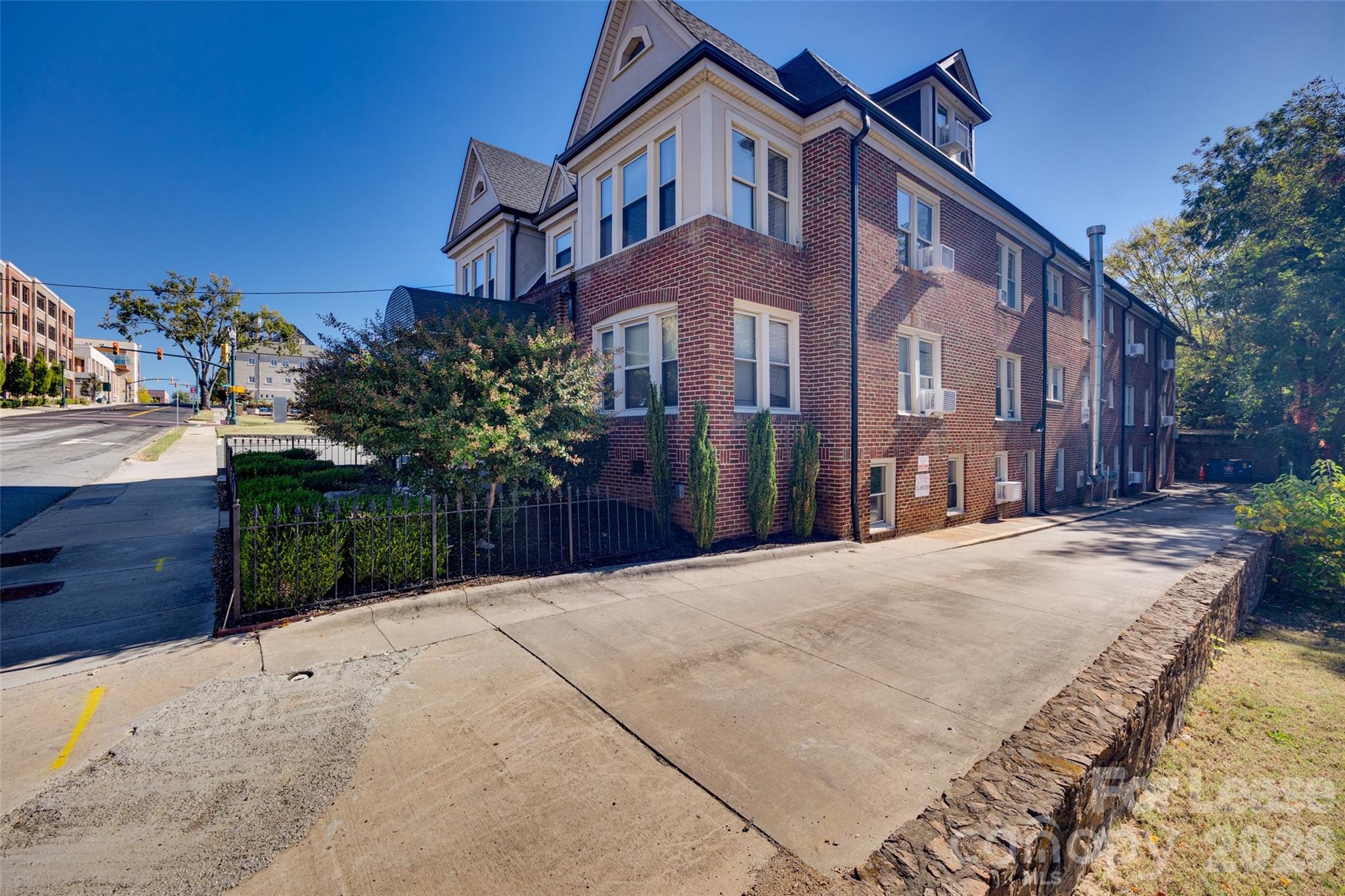 main property photo 14
