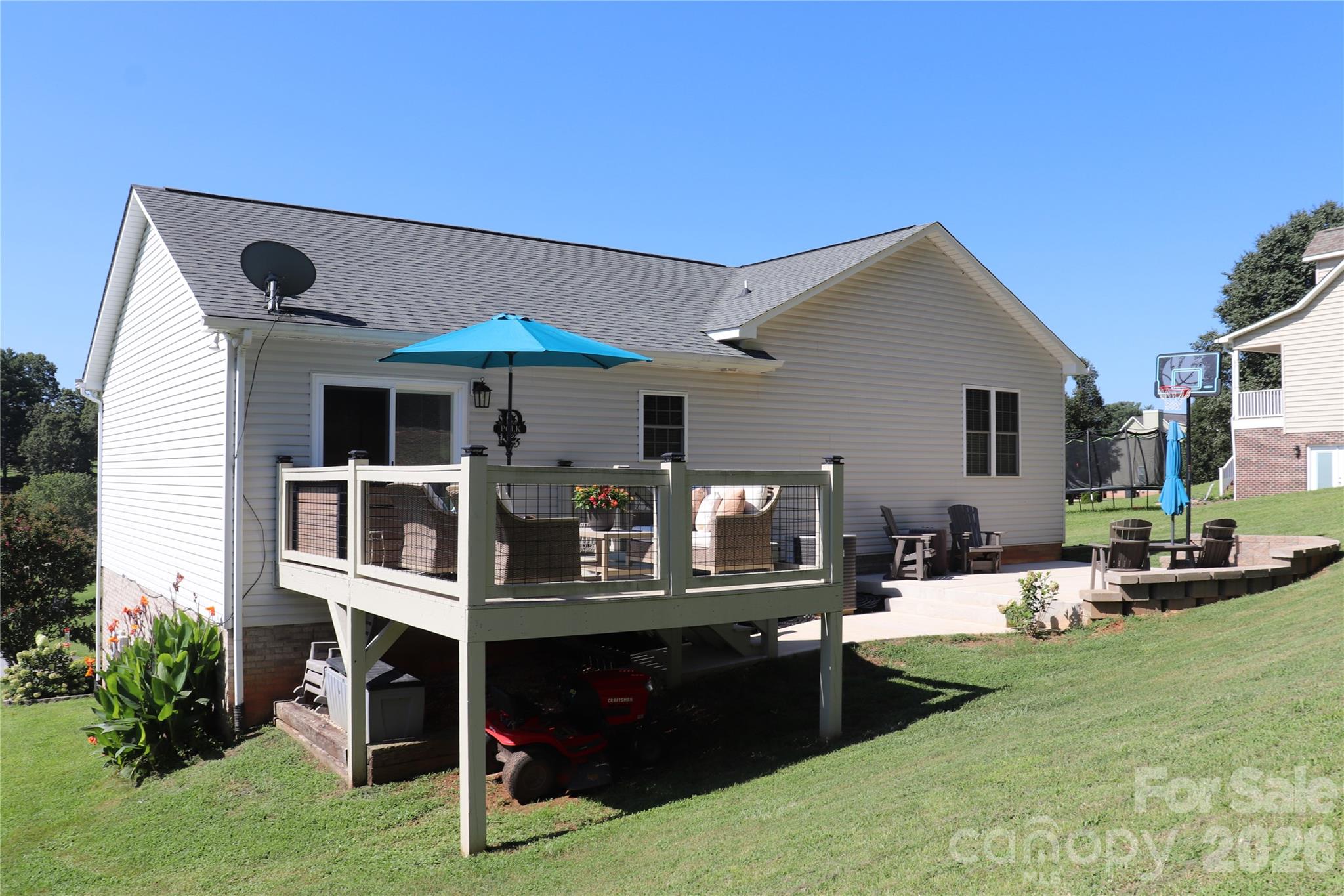 main property photo 6
