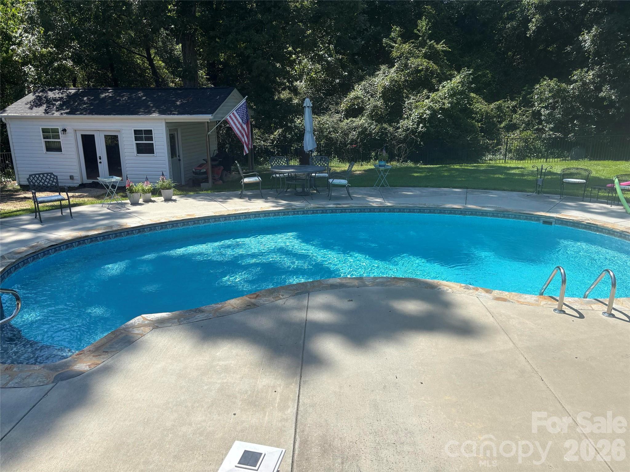 main property photo 6