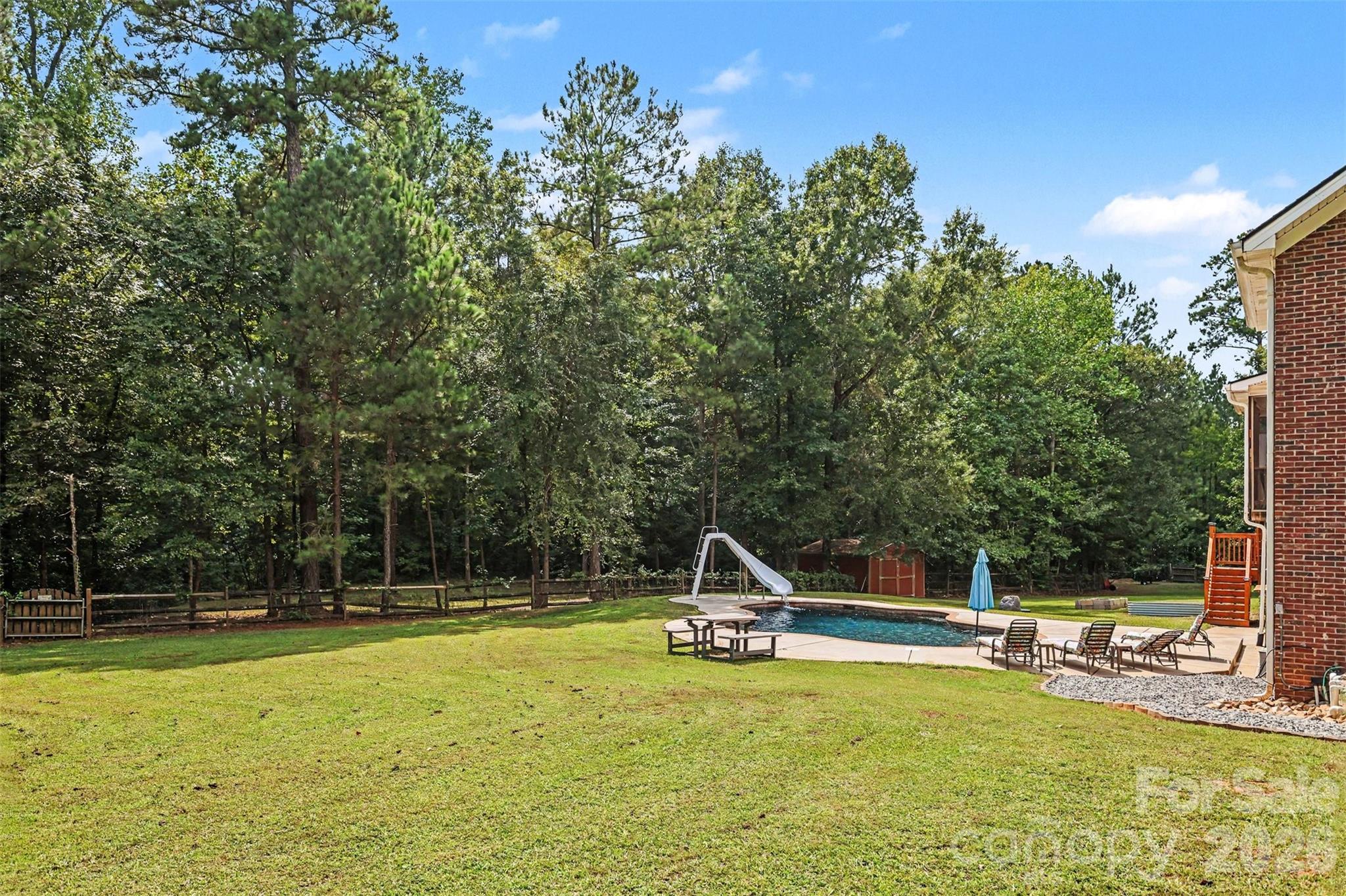 main property photo 40