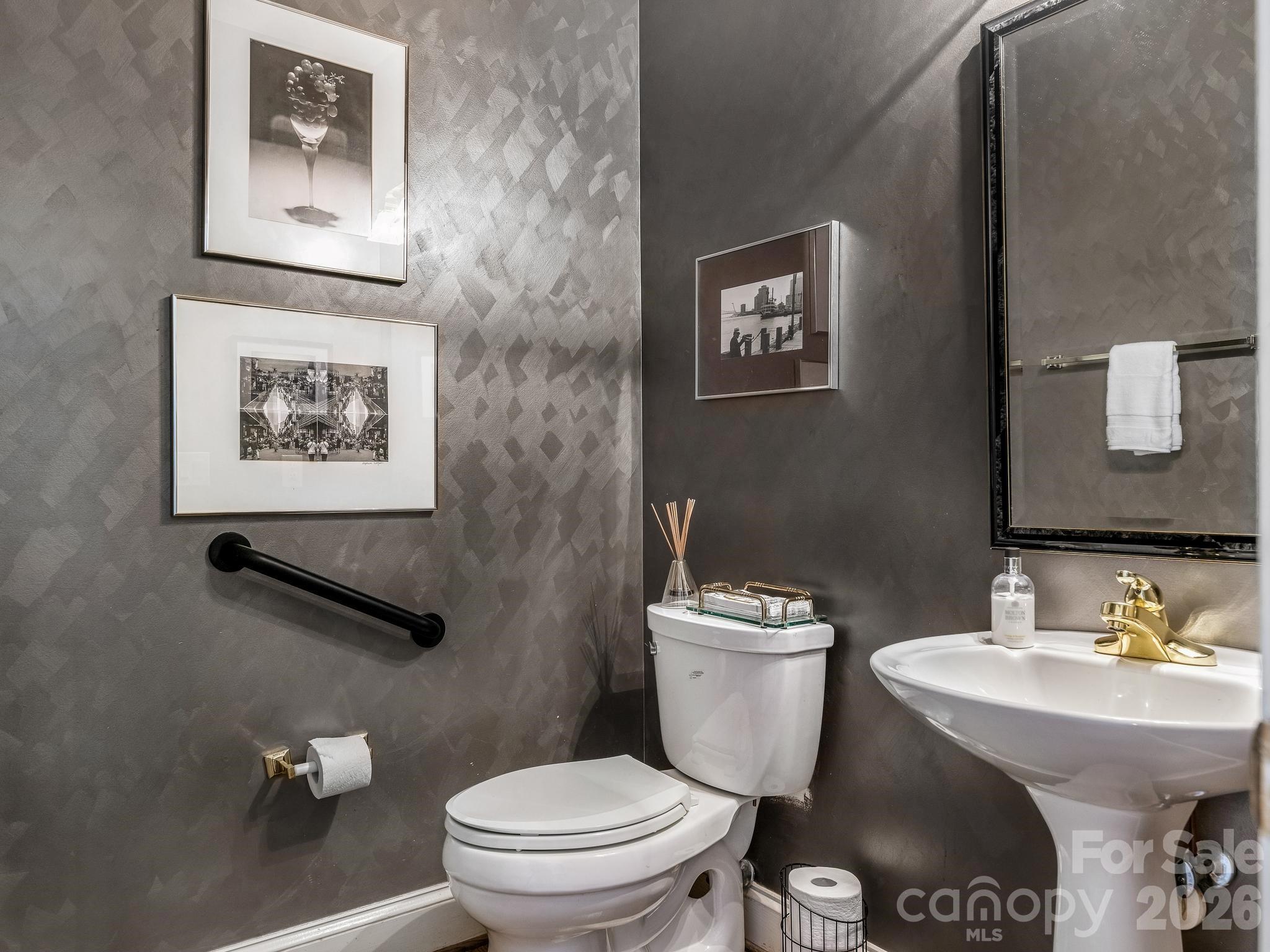 main property photo 8