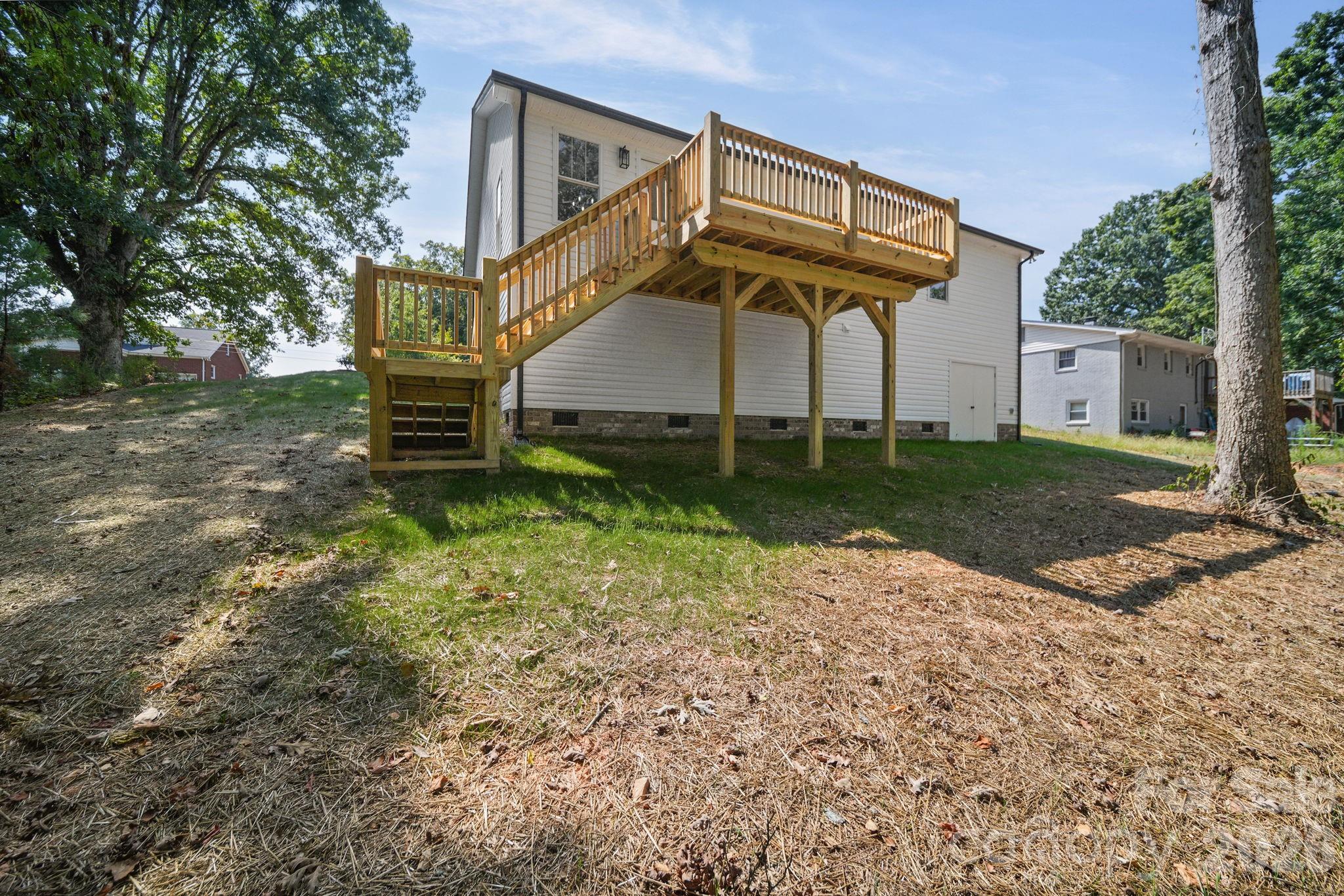 main property photo 30