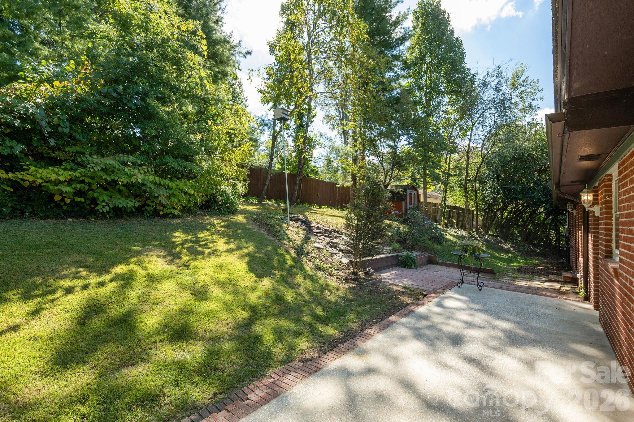 main property photo 28