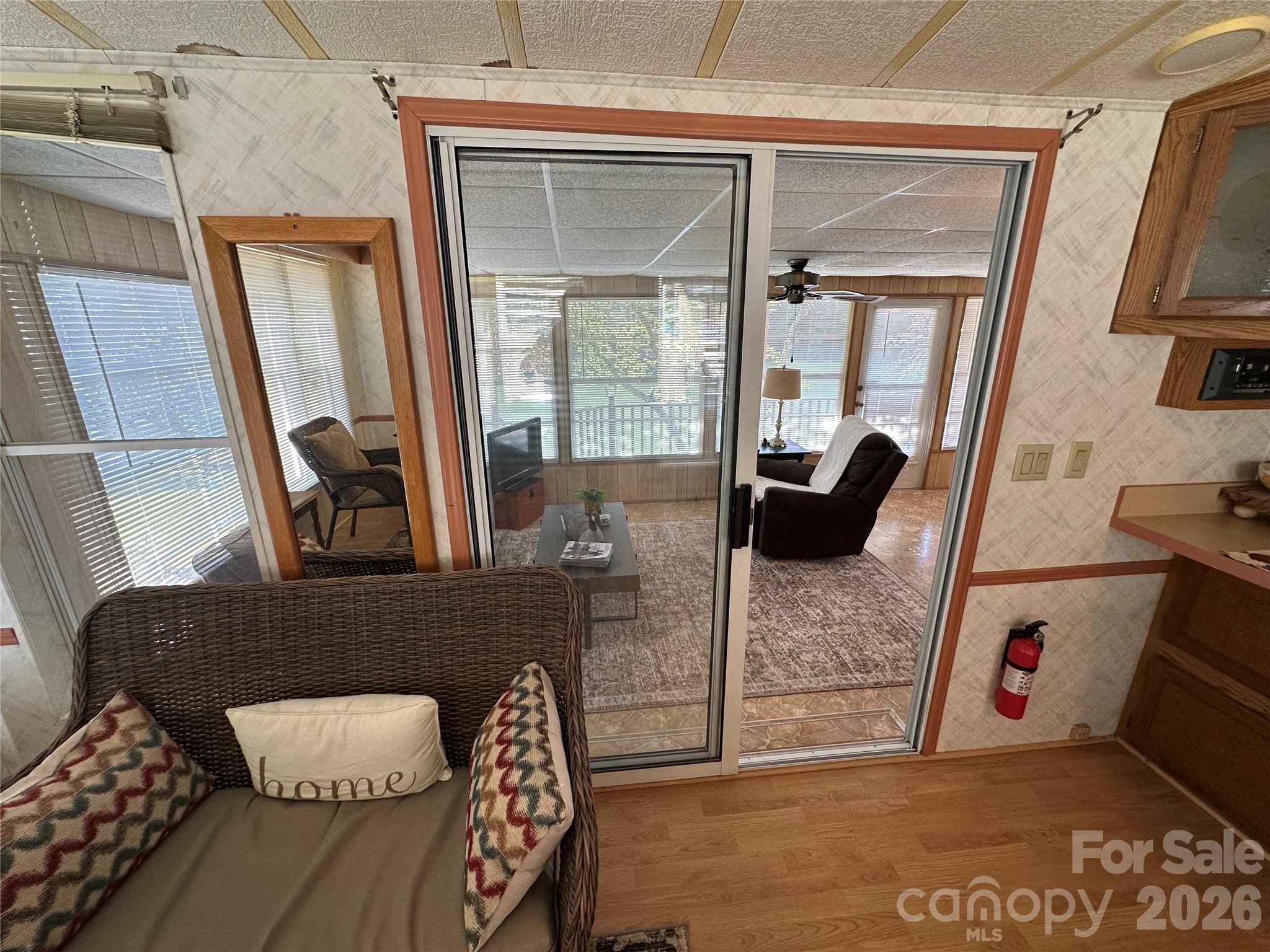 property viewer photo 7
