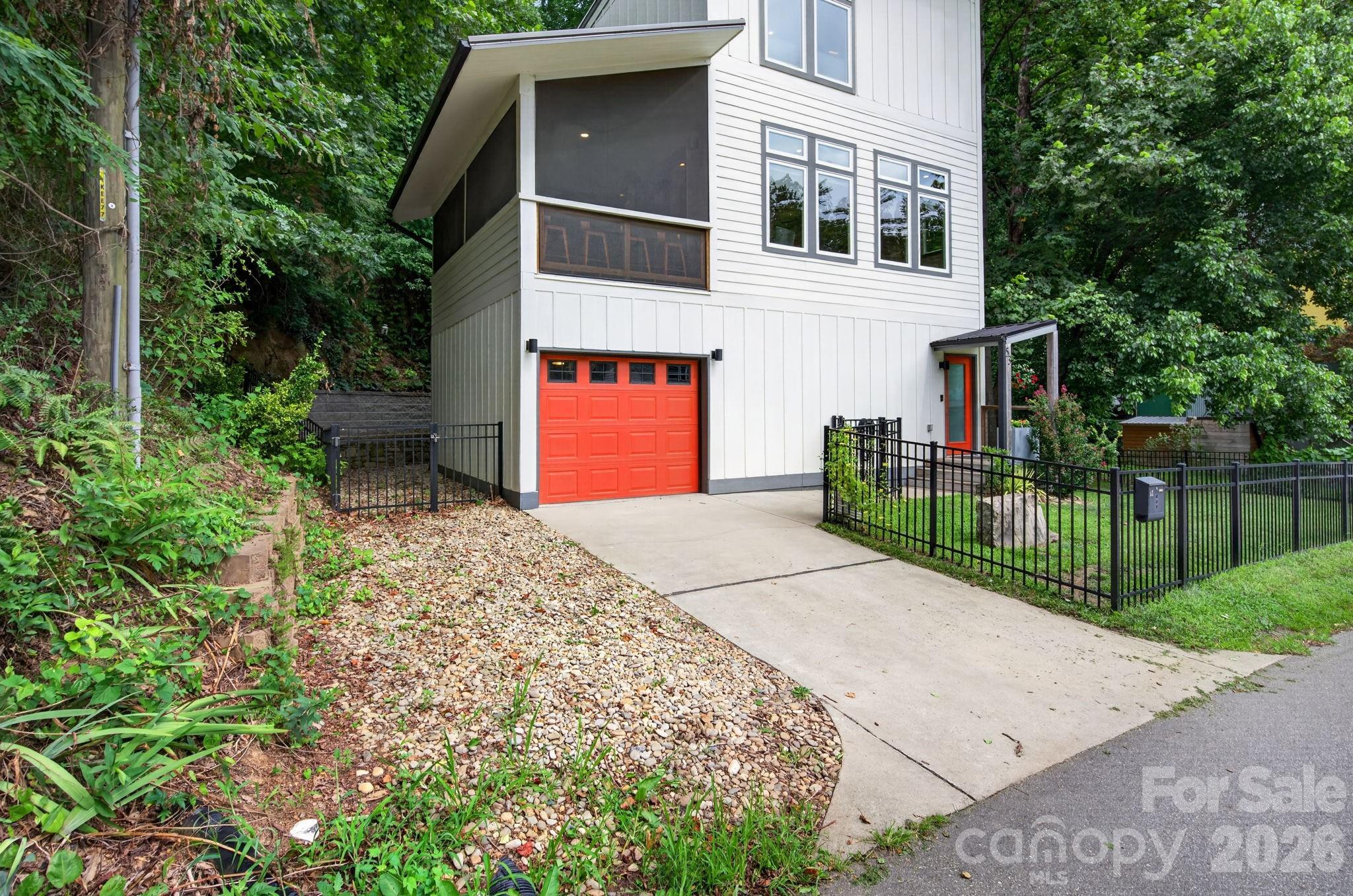 main property photo 23