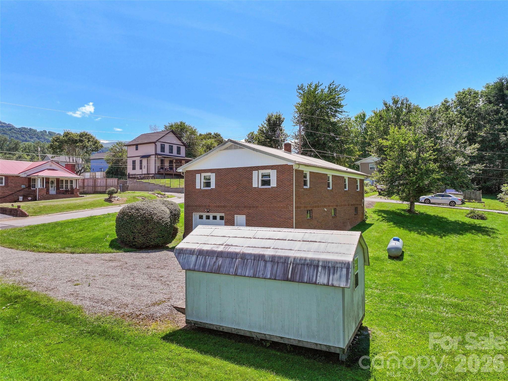main property photo 28