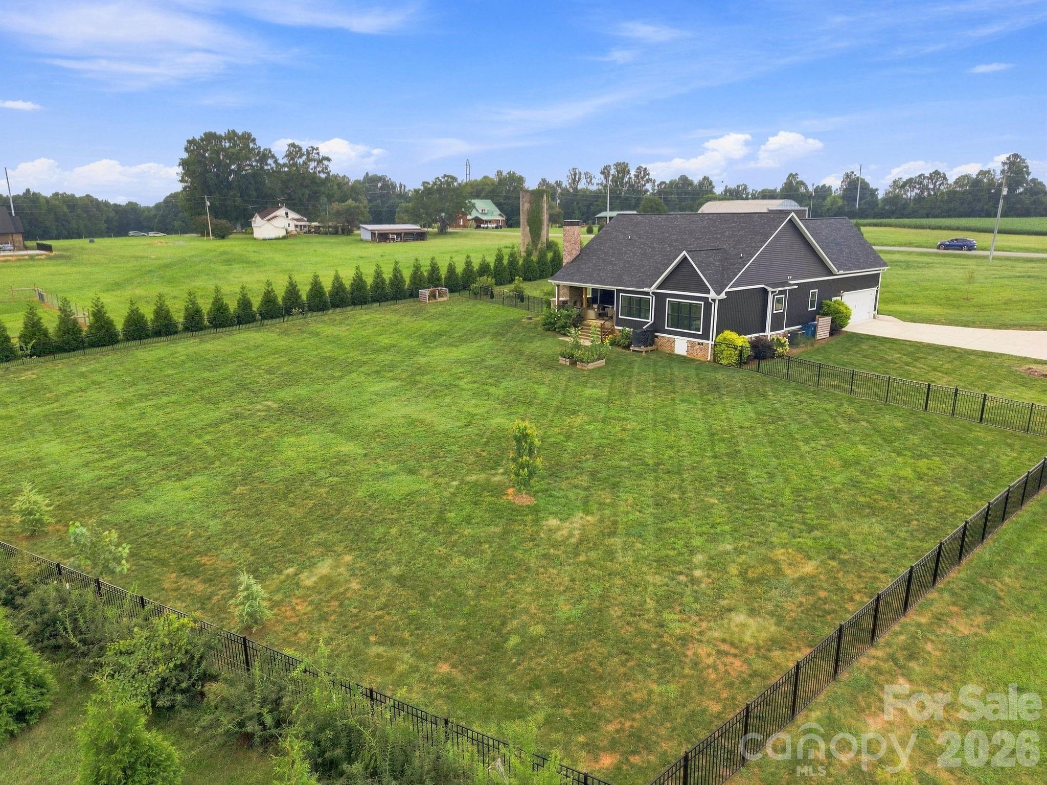main property photo 40