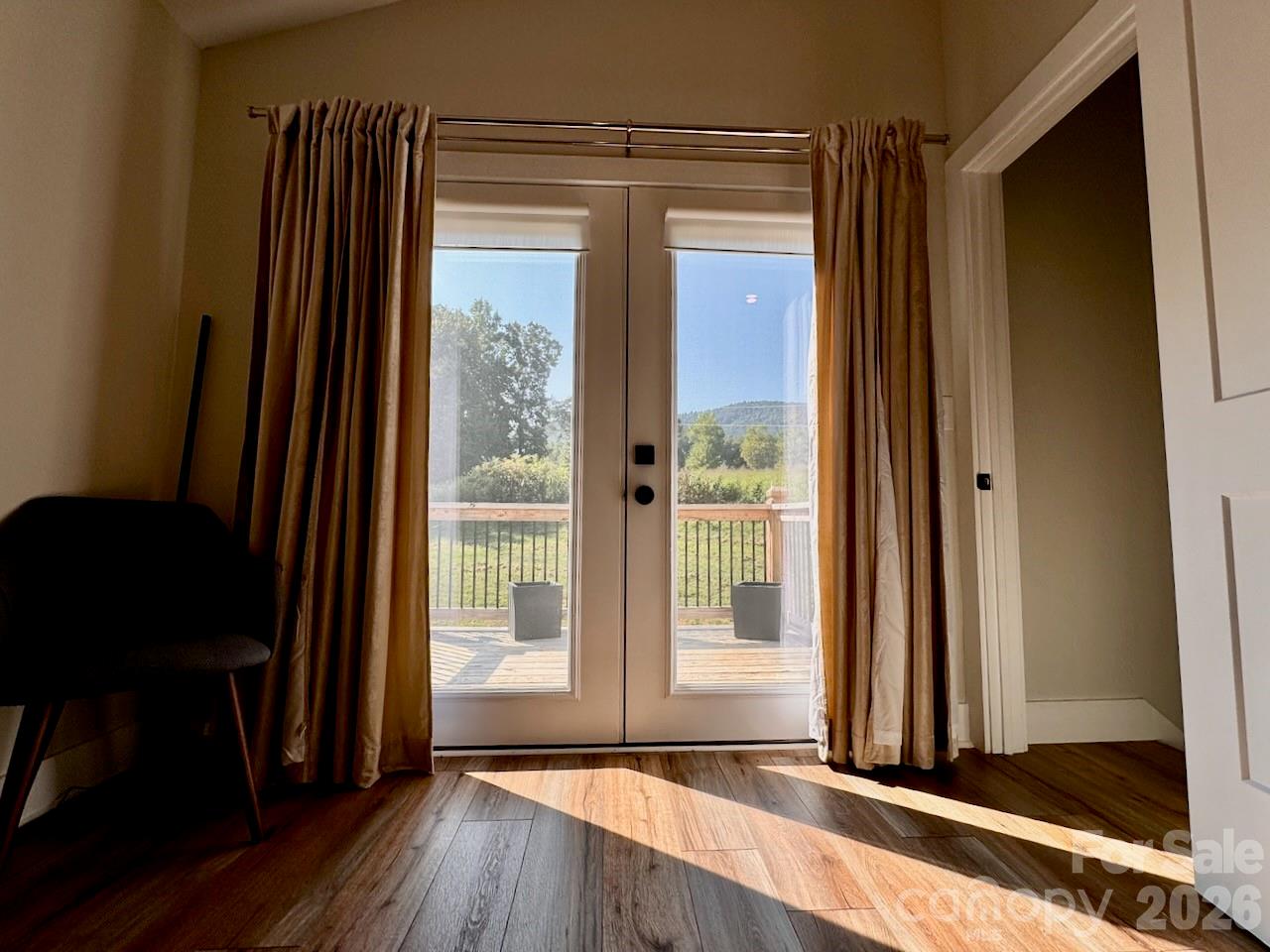 main property photo 28