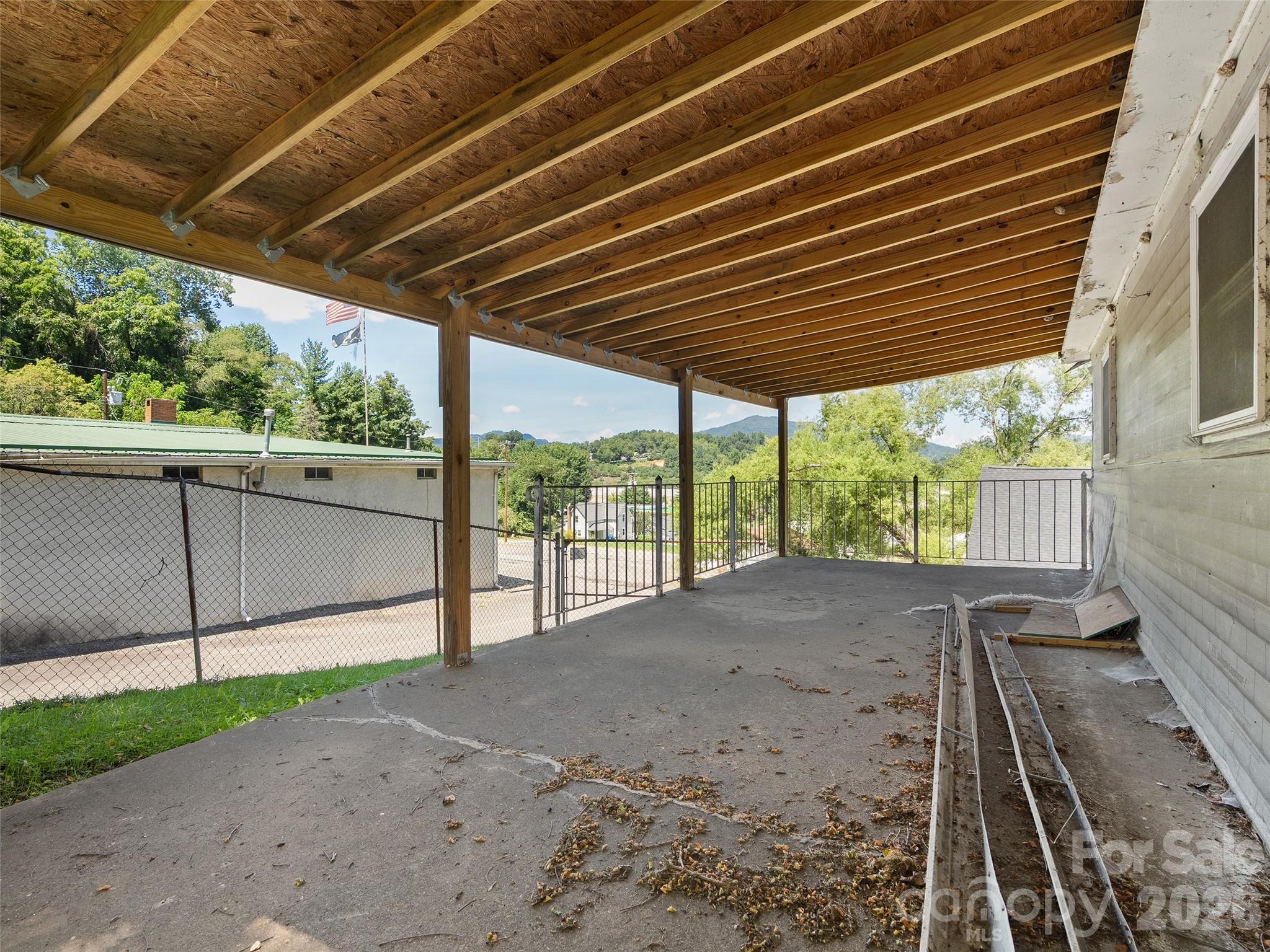 main property photo 12