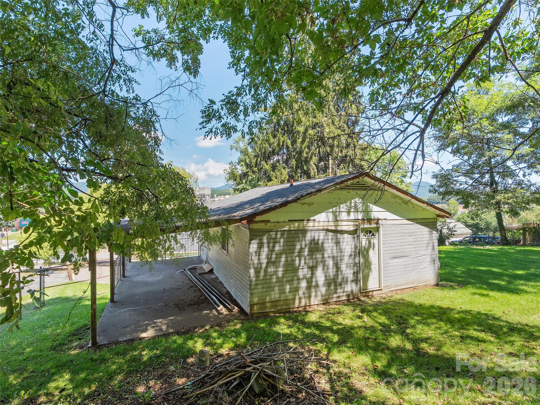 main property photo 13