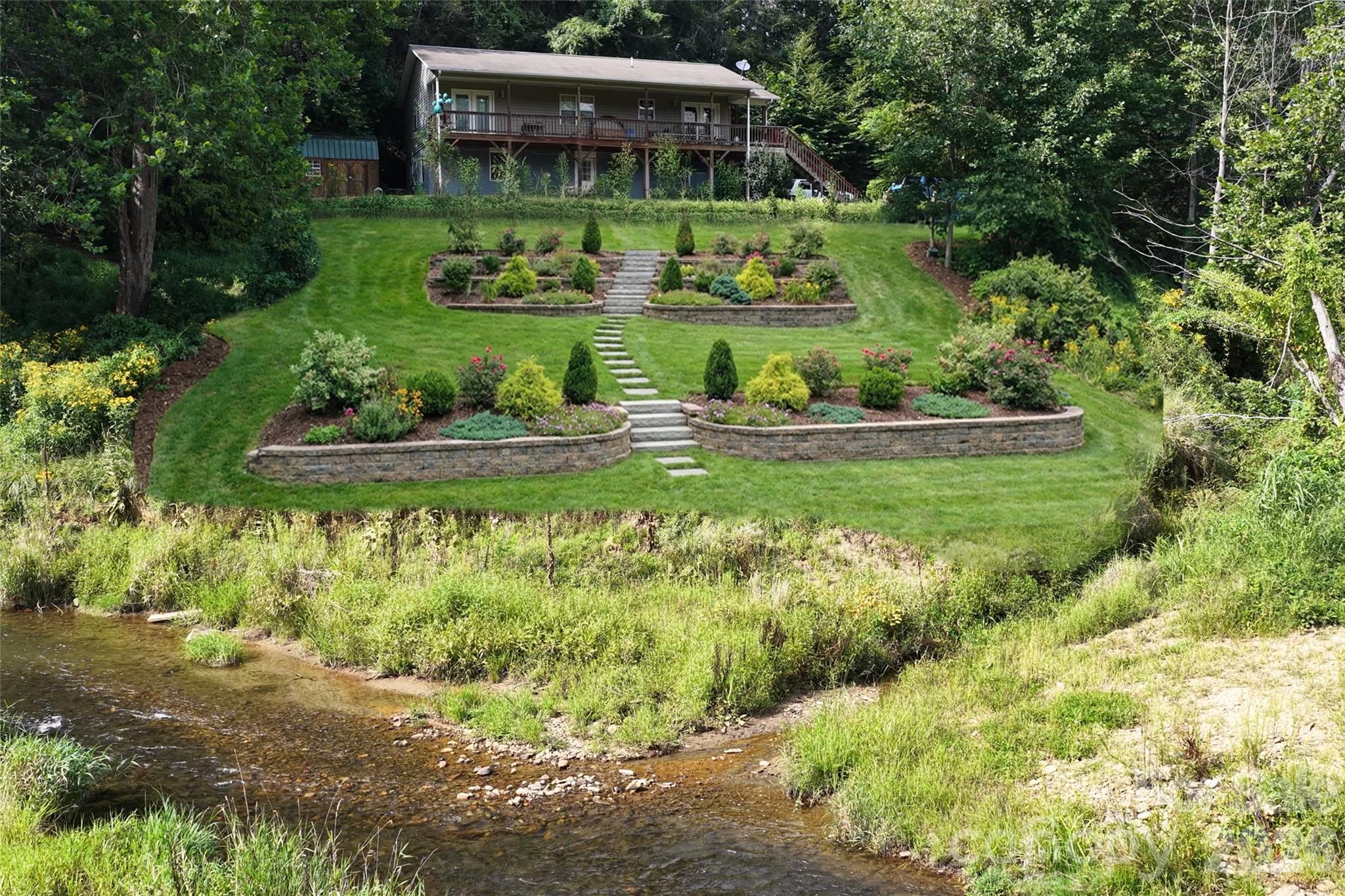 main property photo 28