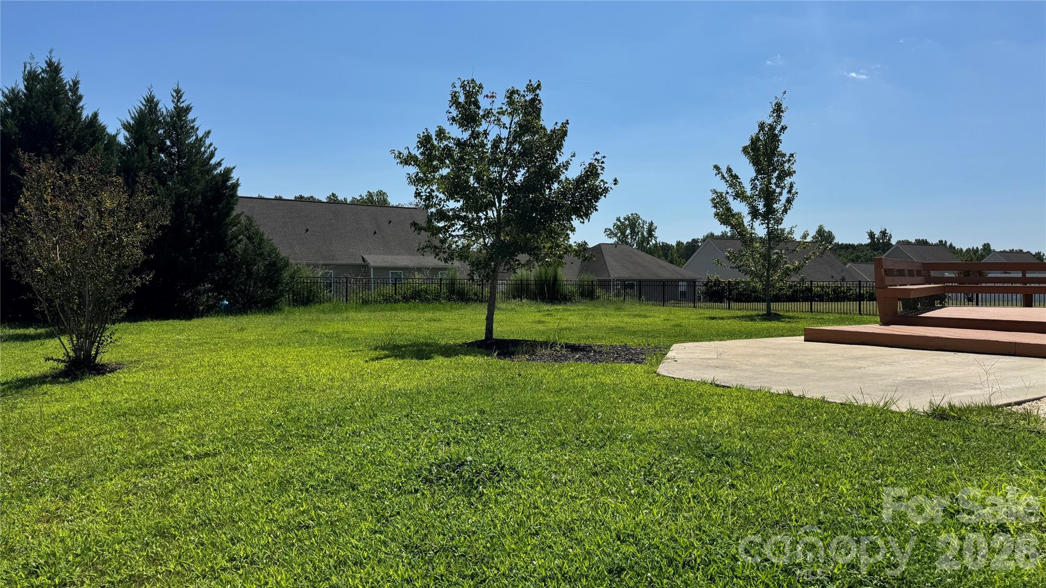 main property photo 28