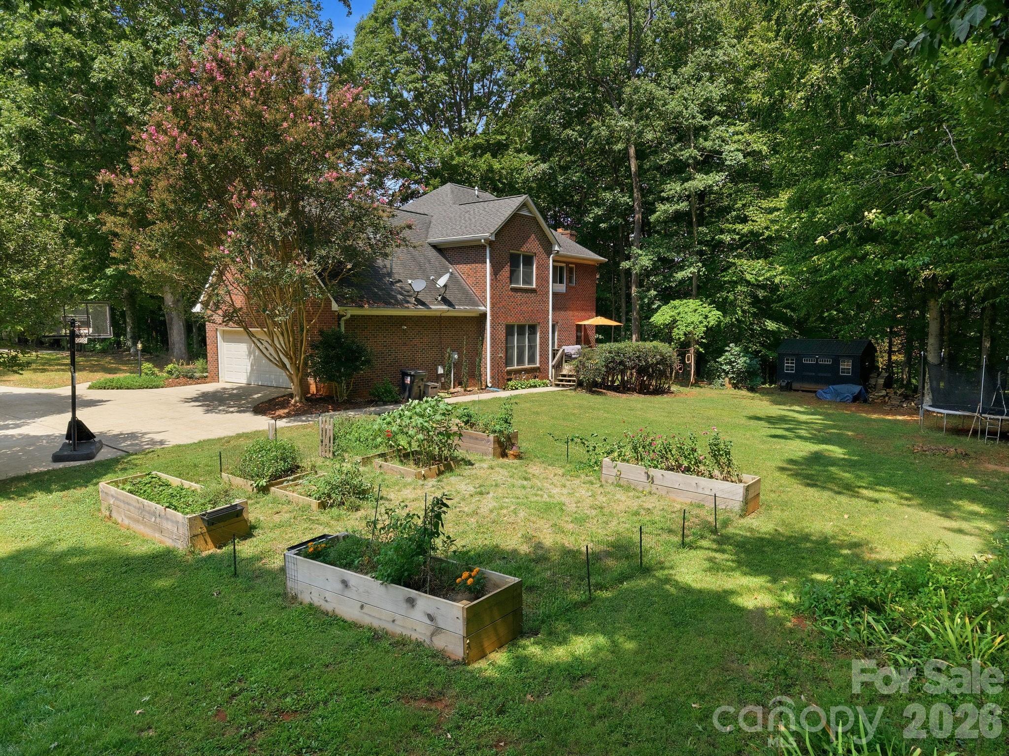 main property photo 40