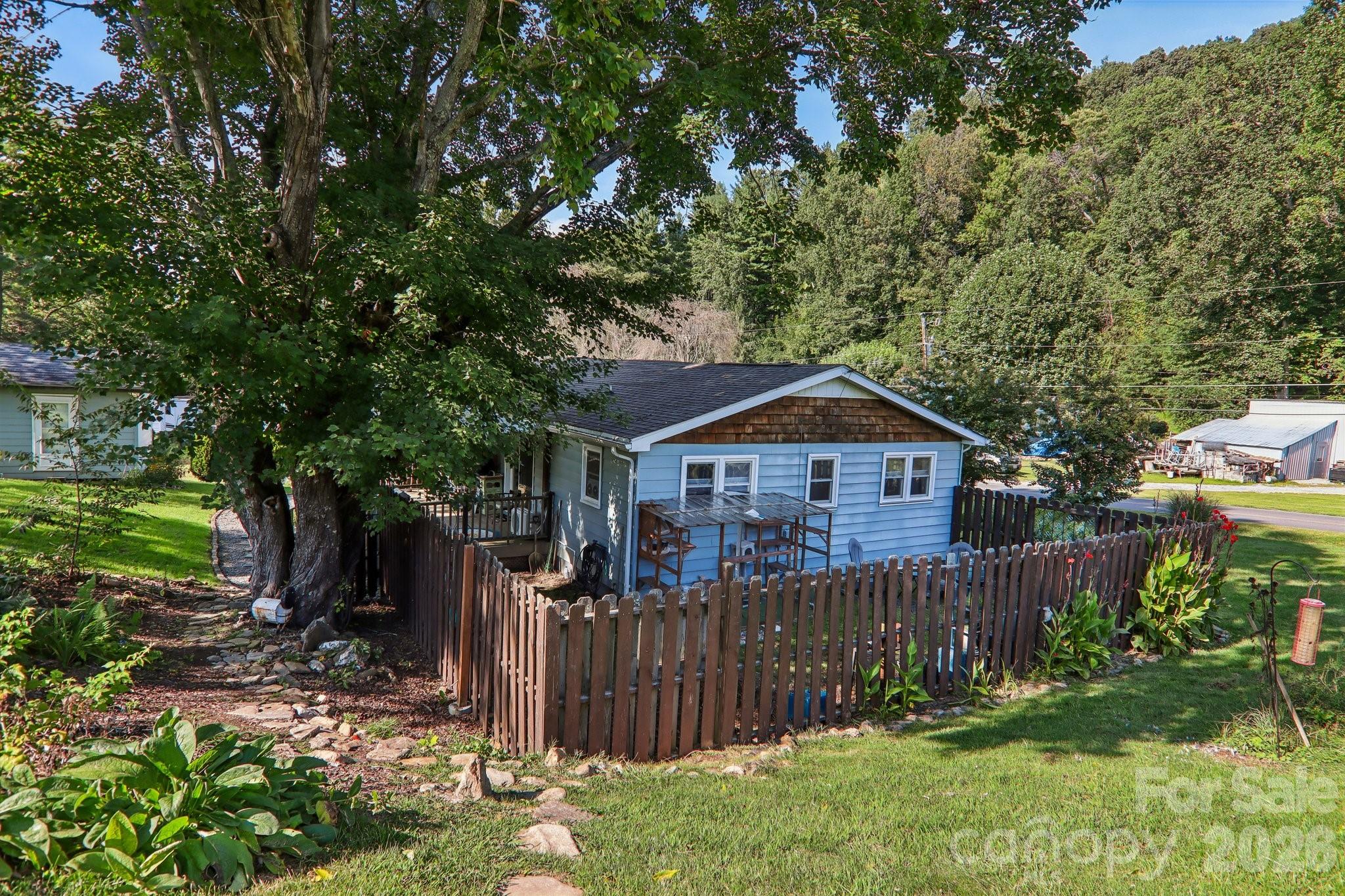 main property photo 30