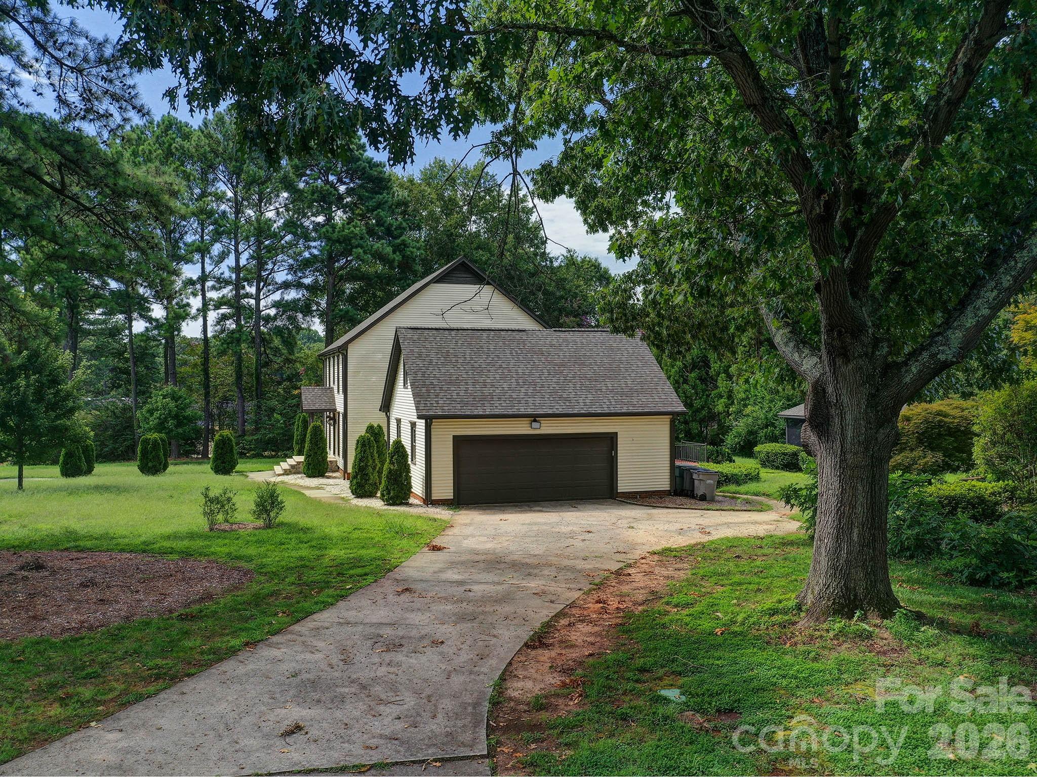 main property photo 40