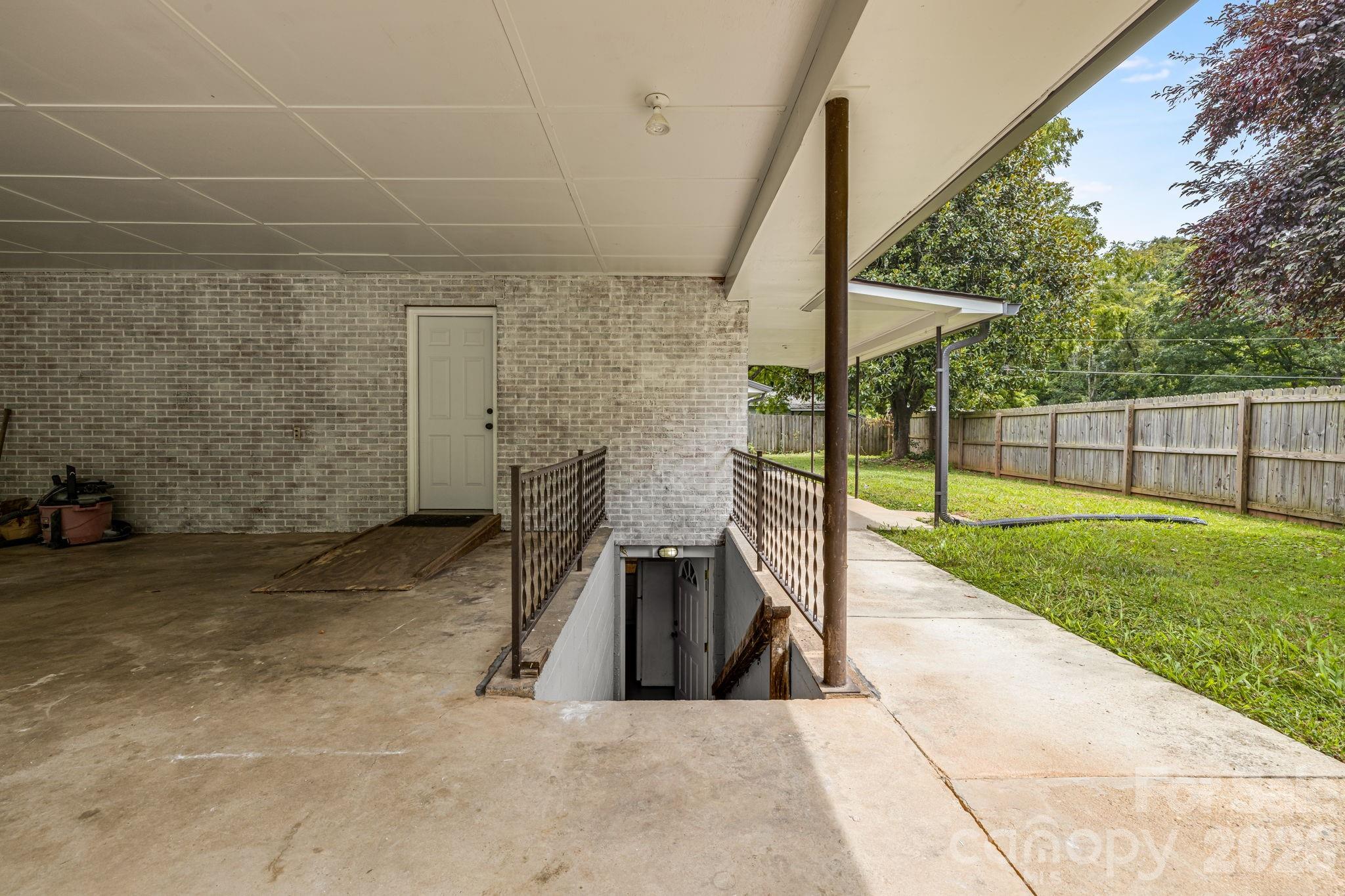main property photo 36