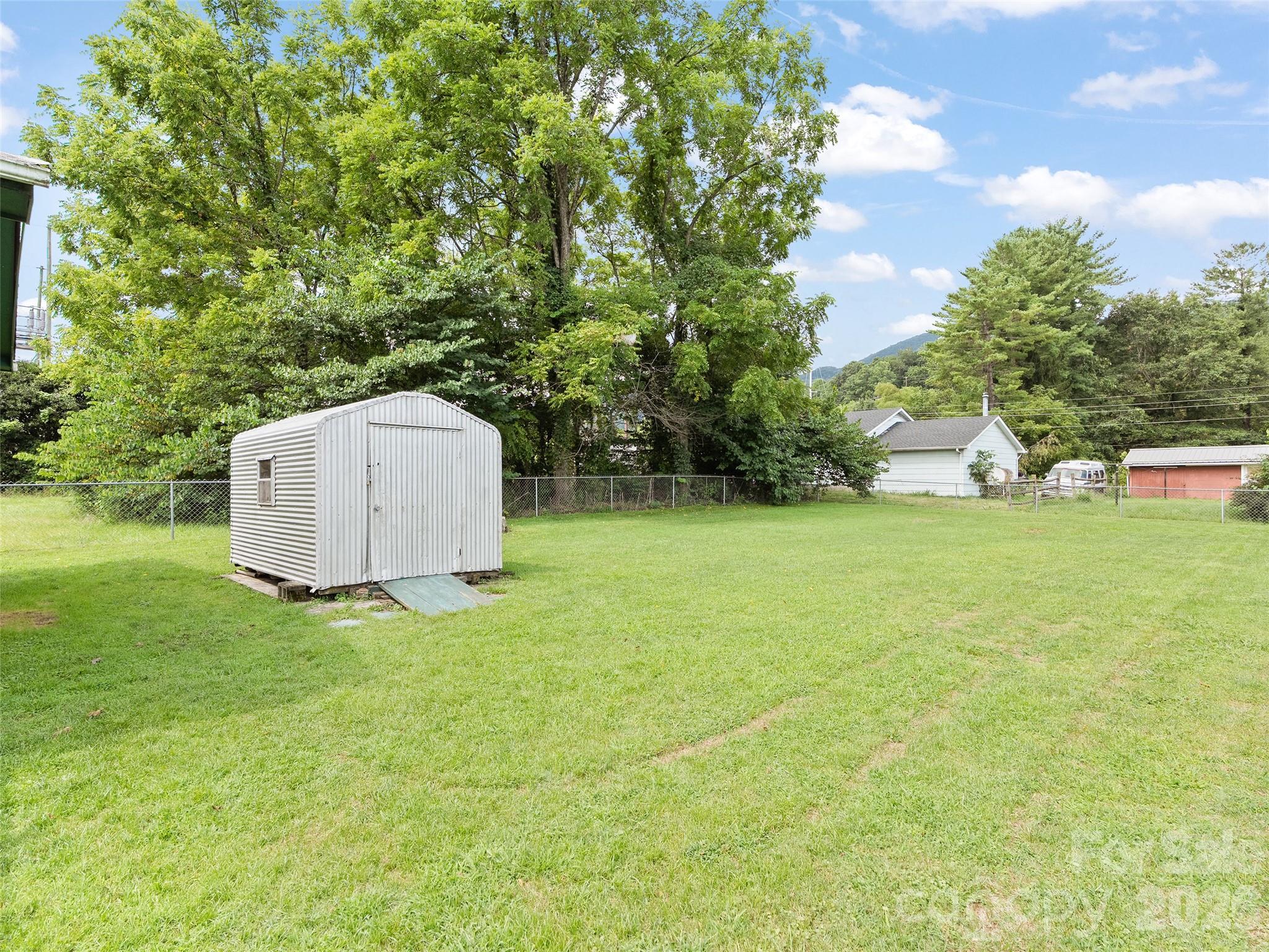 main property photo 23