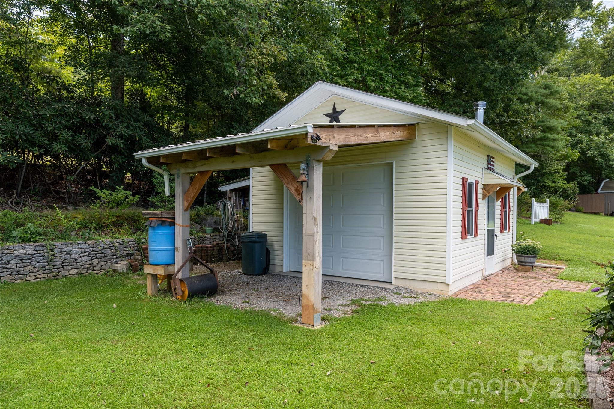 main property photo 41