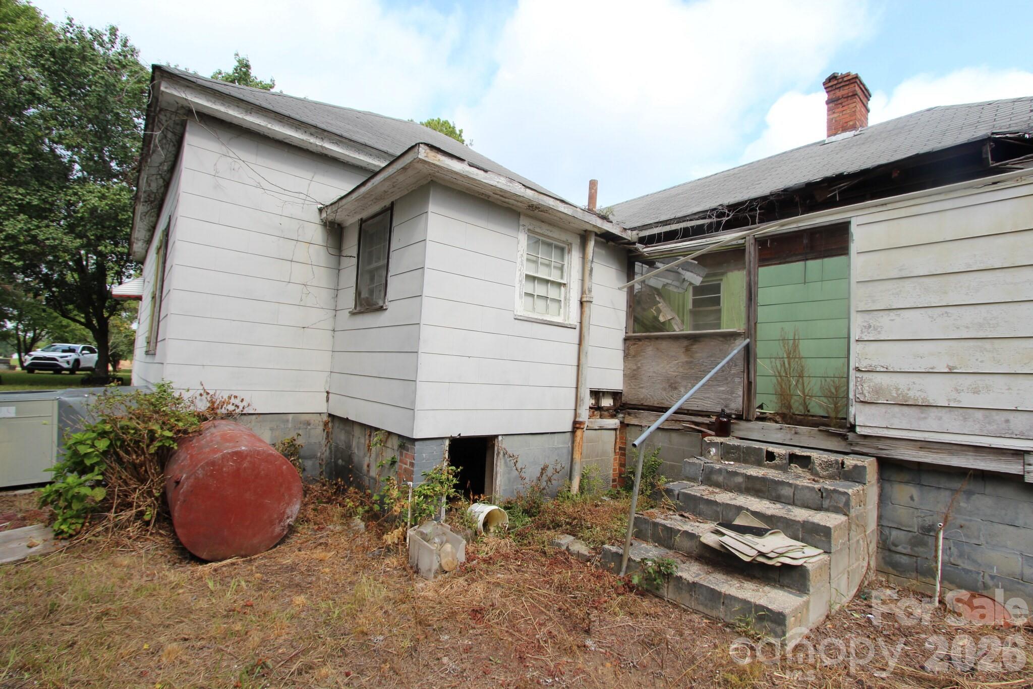 main property photo 5