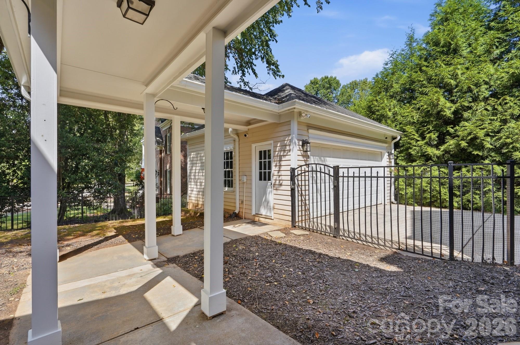 main property photo 28