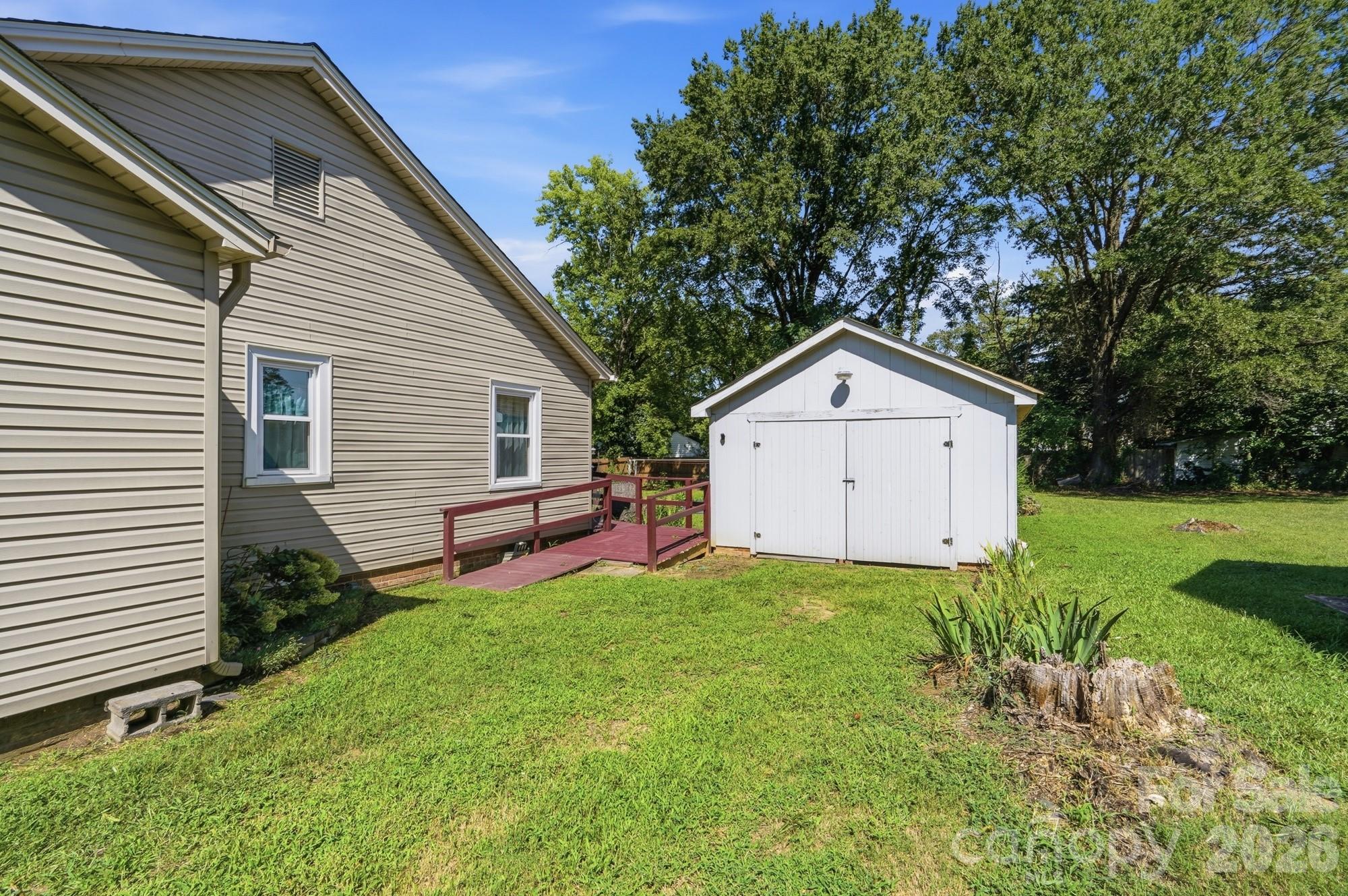main property photo 28