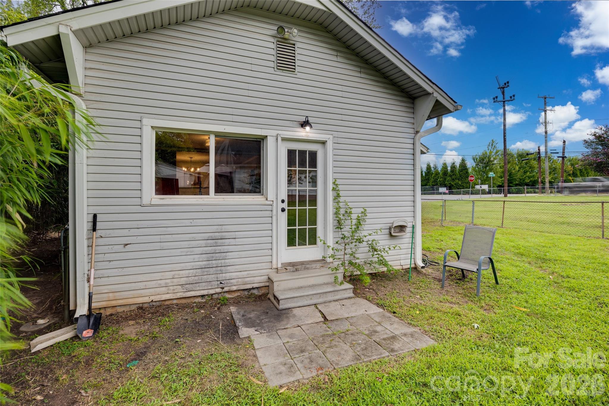 main property photo 28