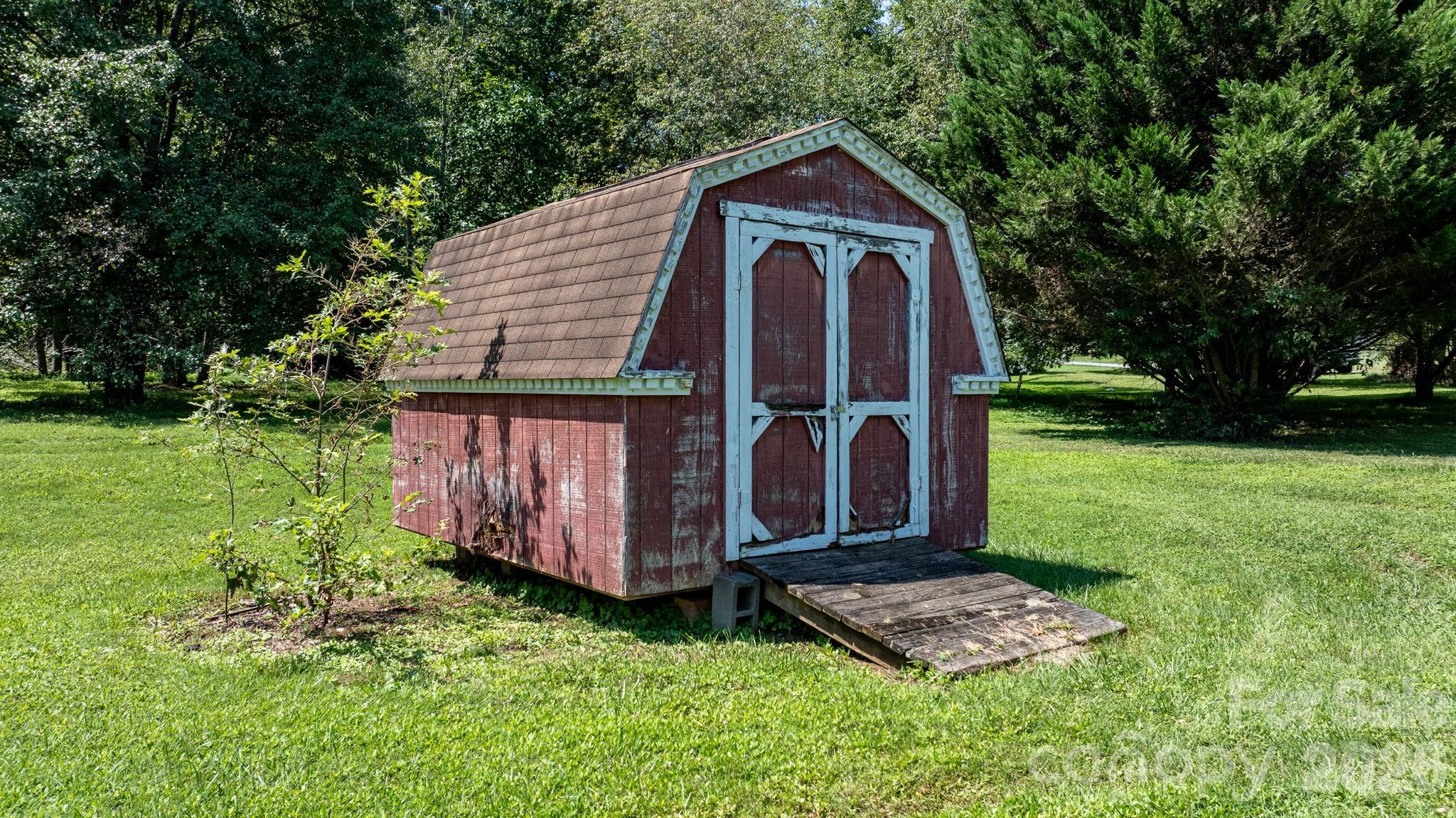 main property photo 19