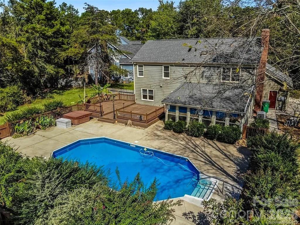 main property photo 16