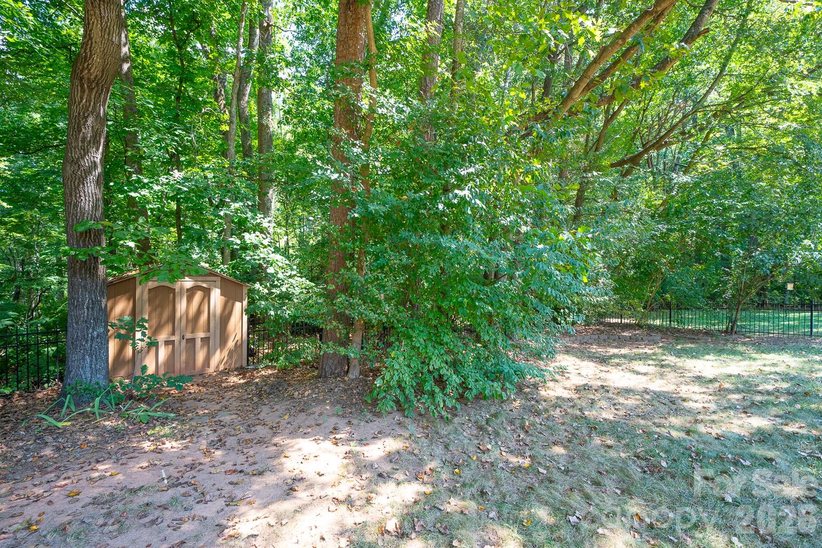 main property photo 40