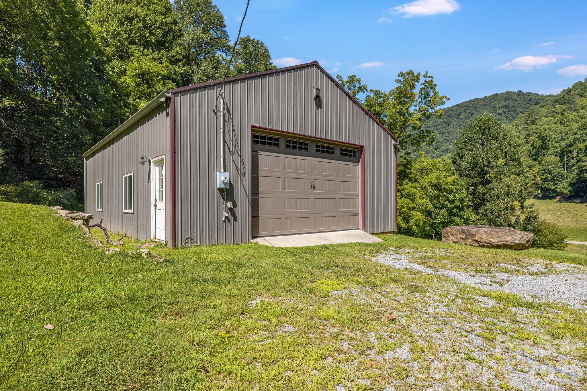 main property photo 40
