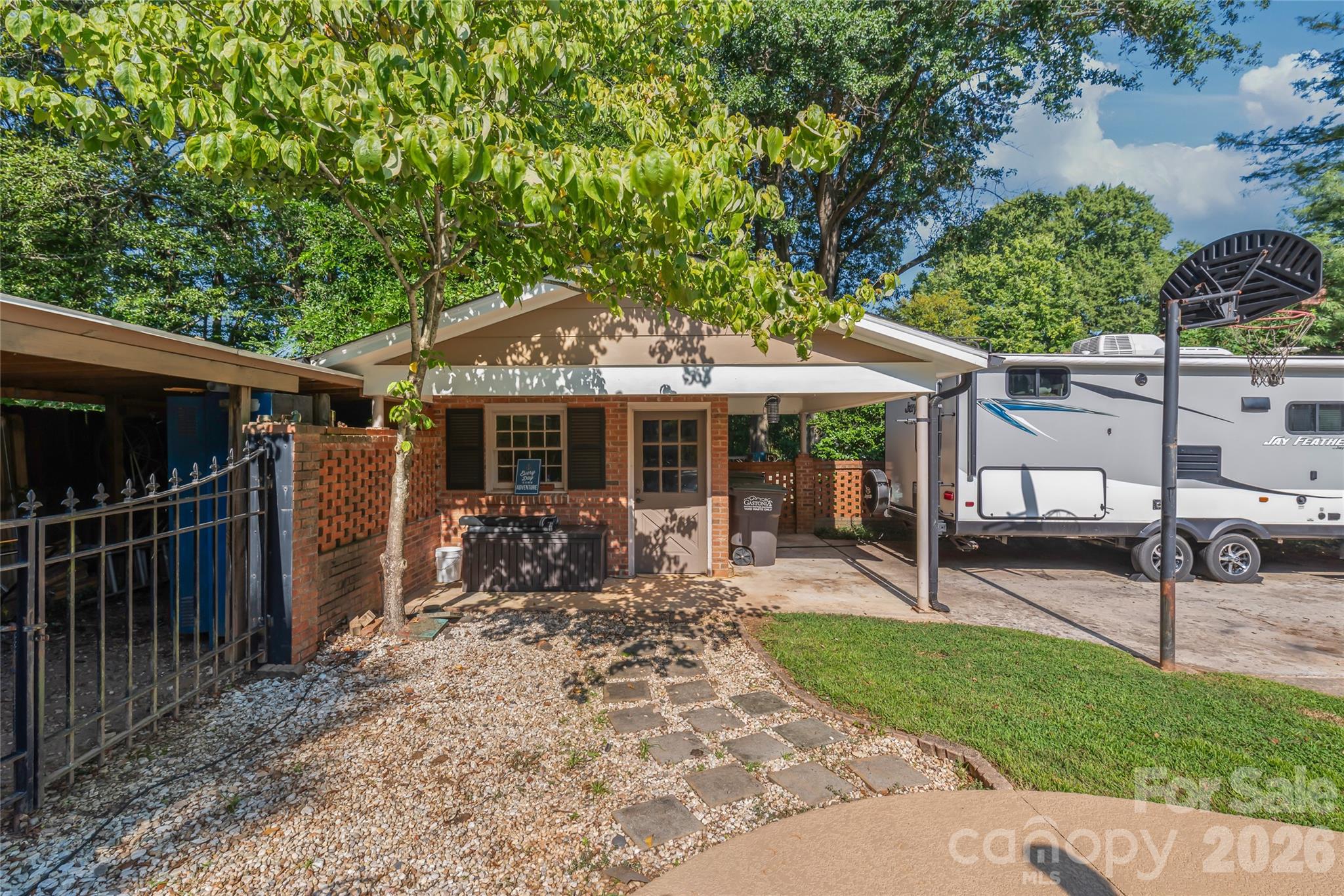 main property photo 34