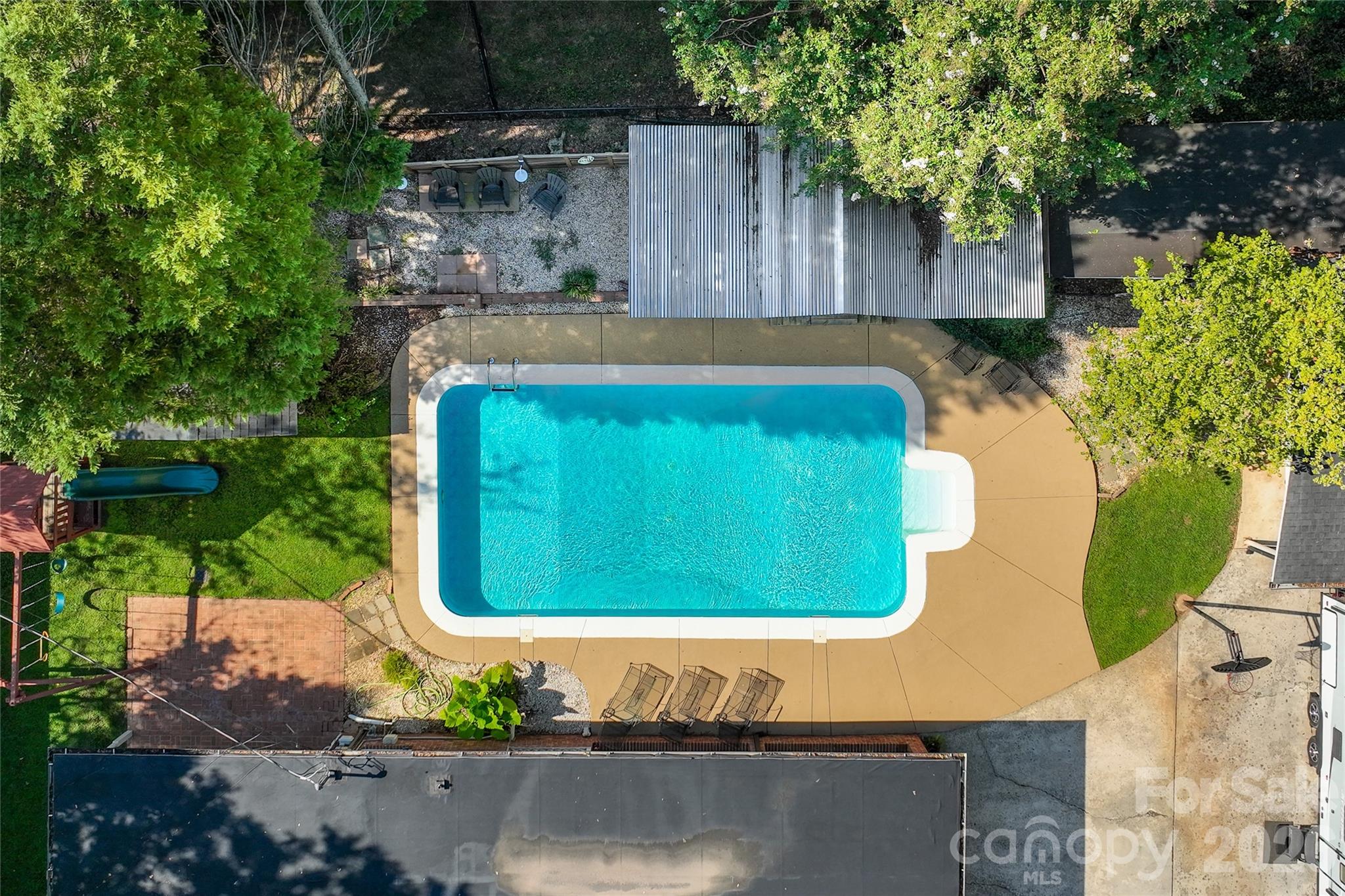 main property photo 40
