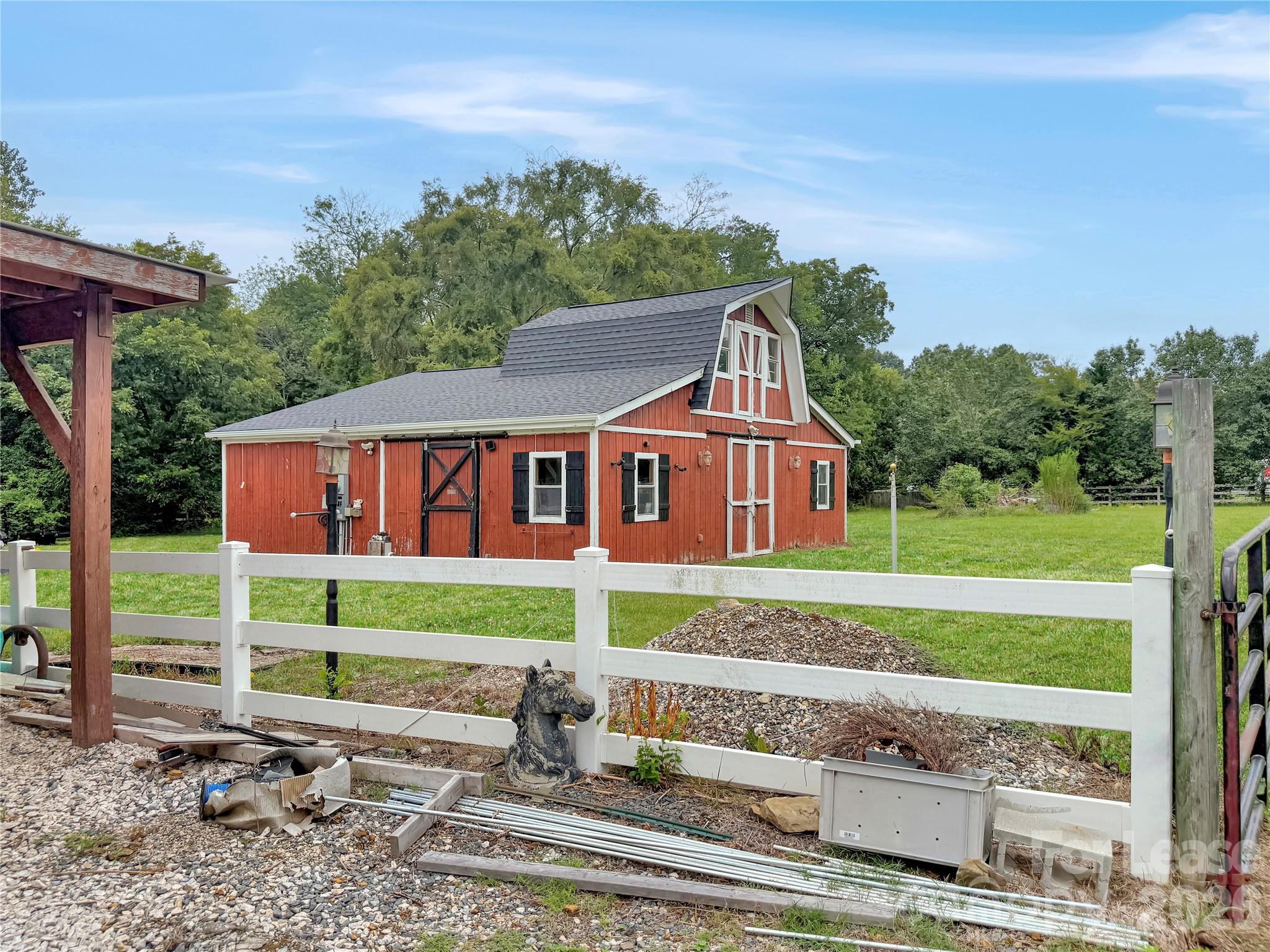 main property photo 40