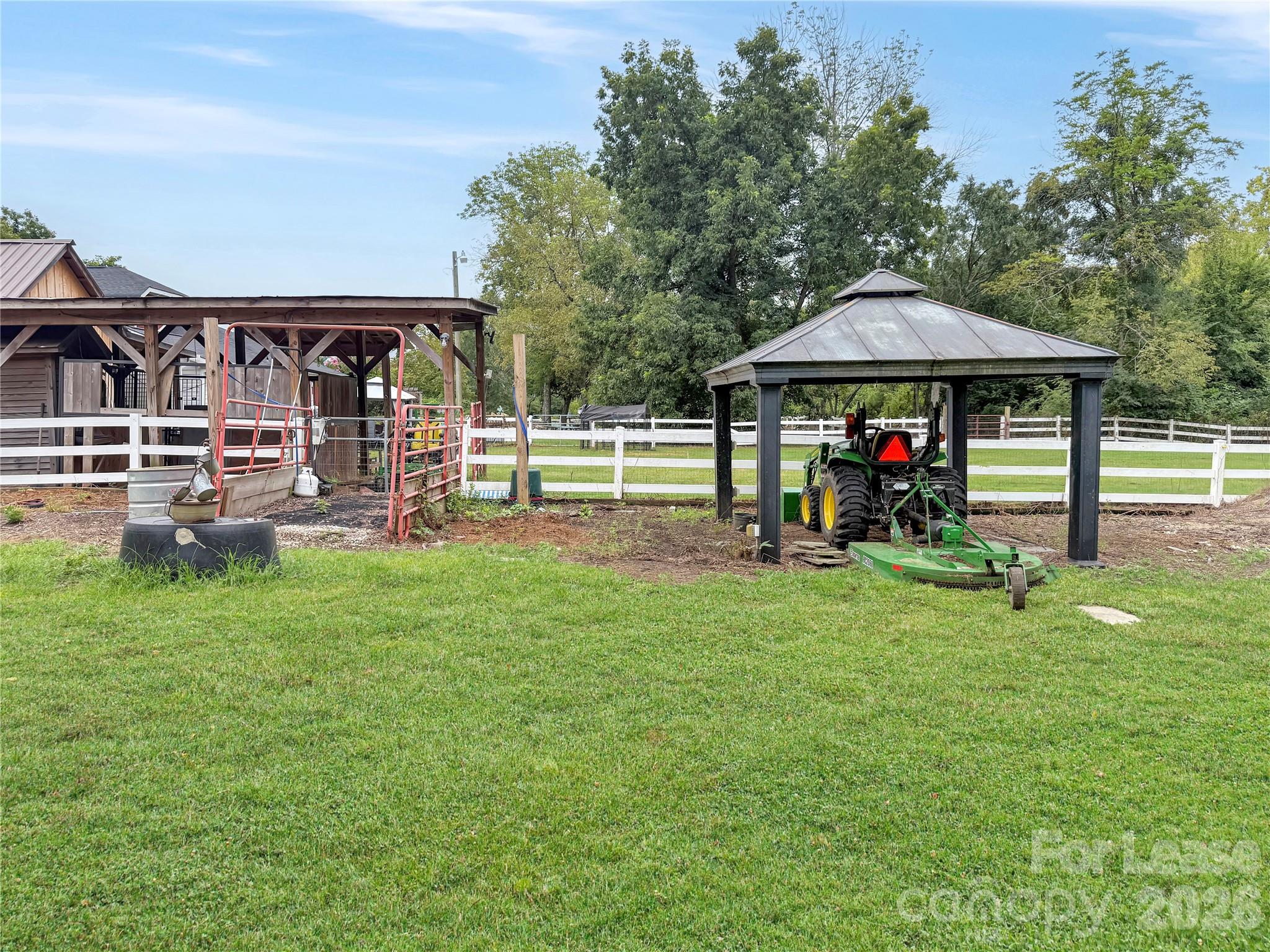 main property photo 41