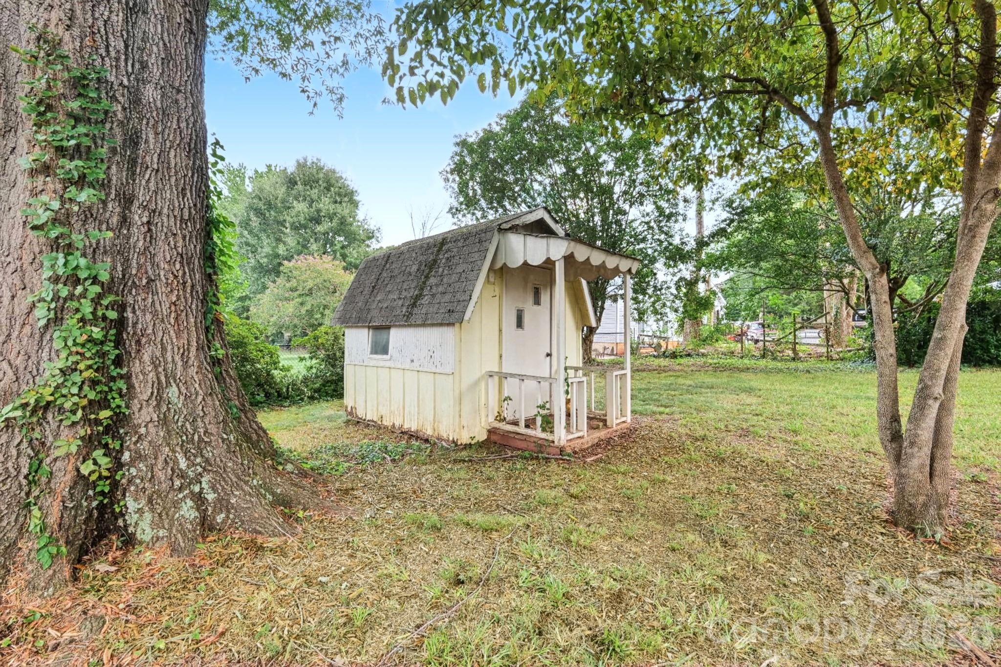 main property photo 28