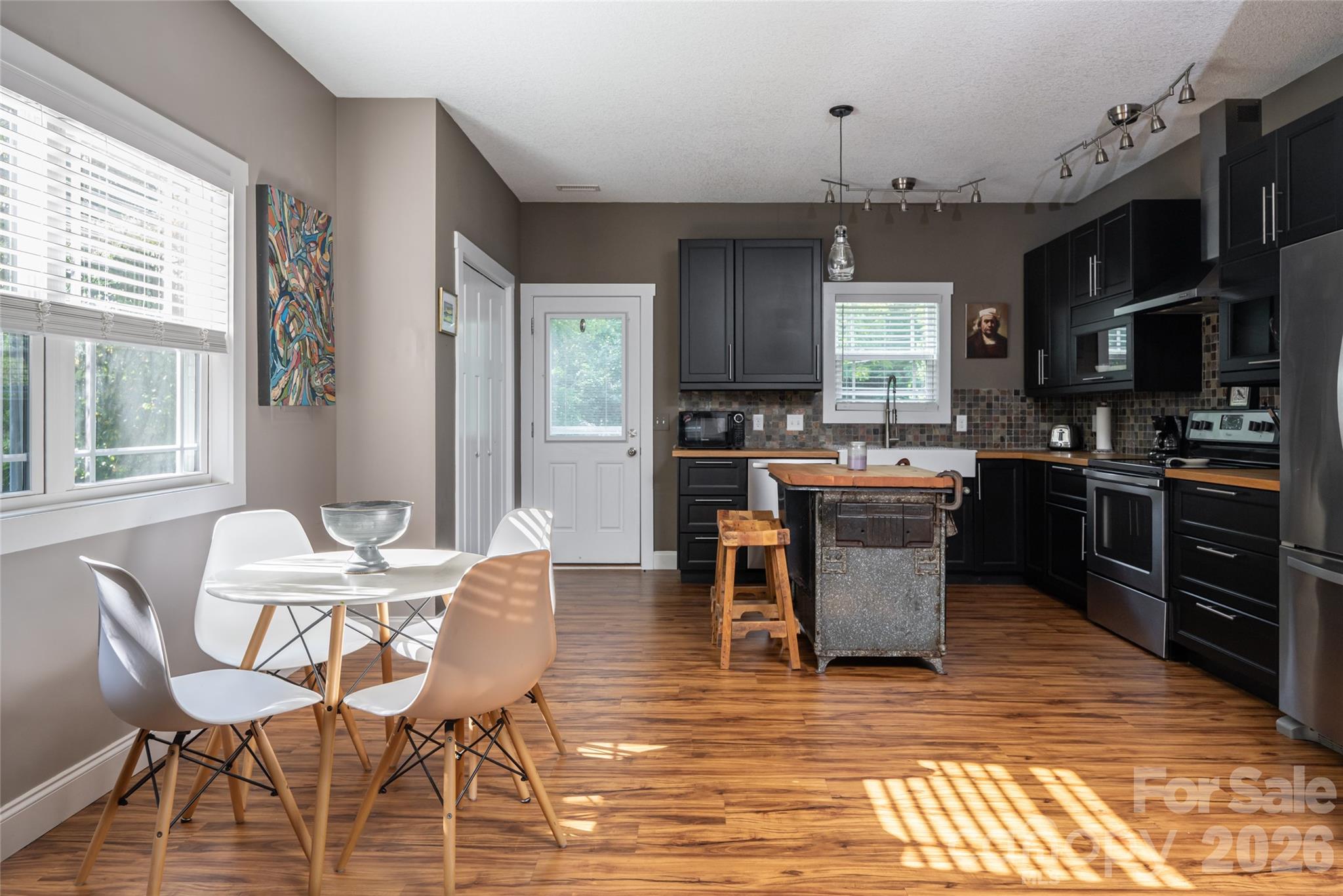main property photo 5