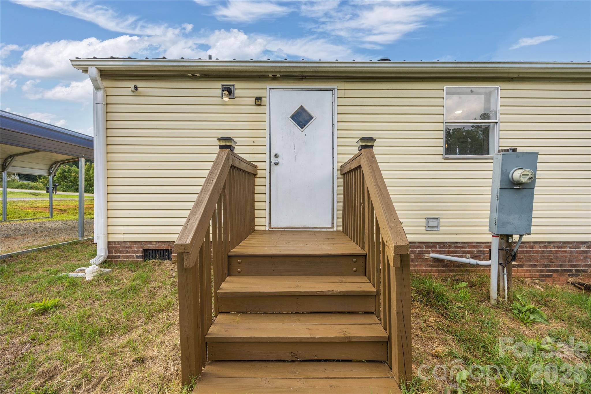 main property photo 30