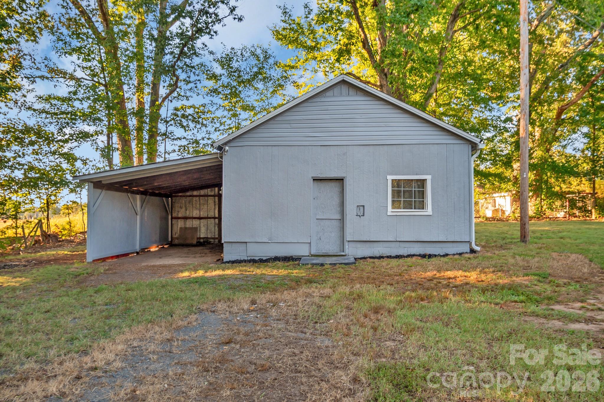 main property photo 6